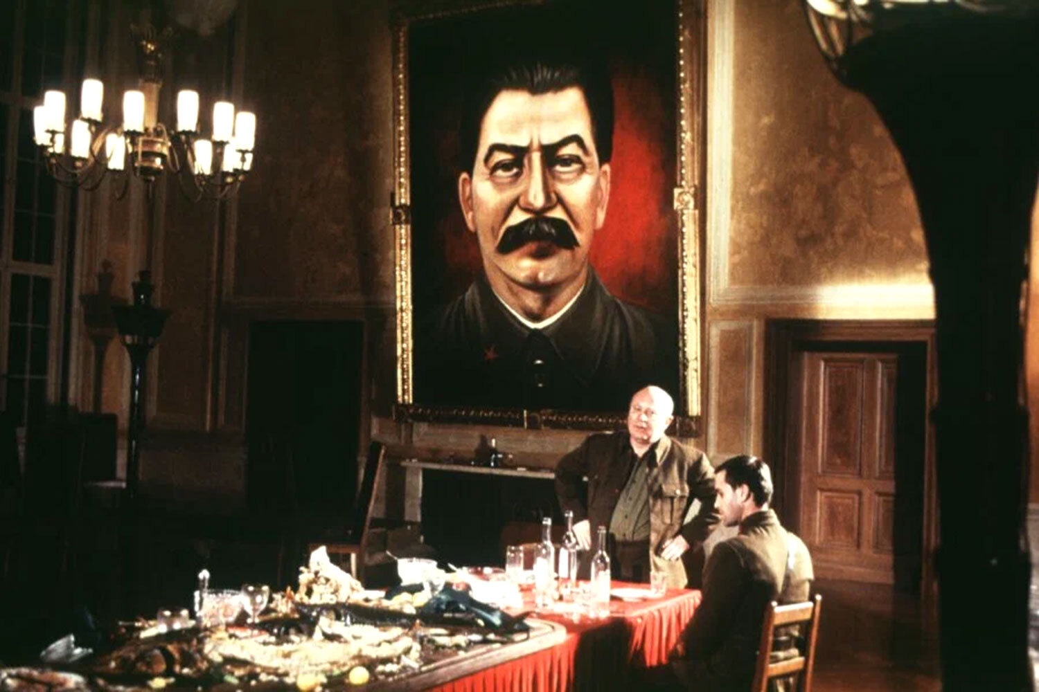 Одним из героев боевика «Враг у ворот» (2001) французского режиссера Жана-Жака Анно, действие которого разворачивается во время Сталинградской битвы, стал будущий генсек ЦК КПСС Никита Хрущев, принимавший участие в обороне города. Его сыграл британский актер Боб Хоскинс, известный по комедиям «Кто подставил кролика Роджера» и «Супербратья Марио».