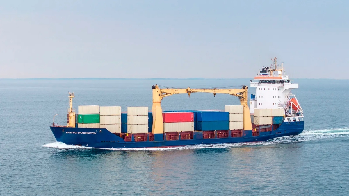 Судно будет заходить в порты Санкт-Петербурга («Контейнерный терминал Санкт-Петербурга») и Калининграда (терминал «Калининградского морского торгового порта»).