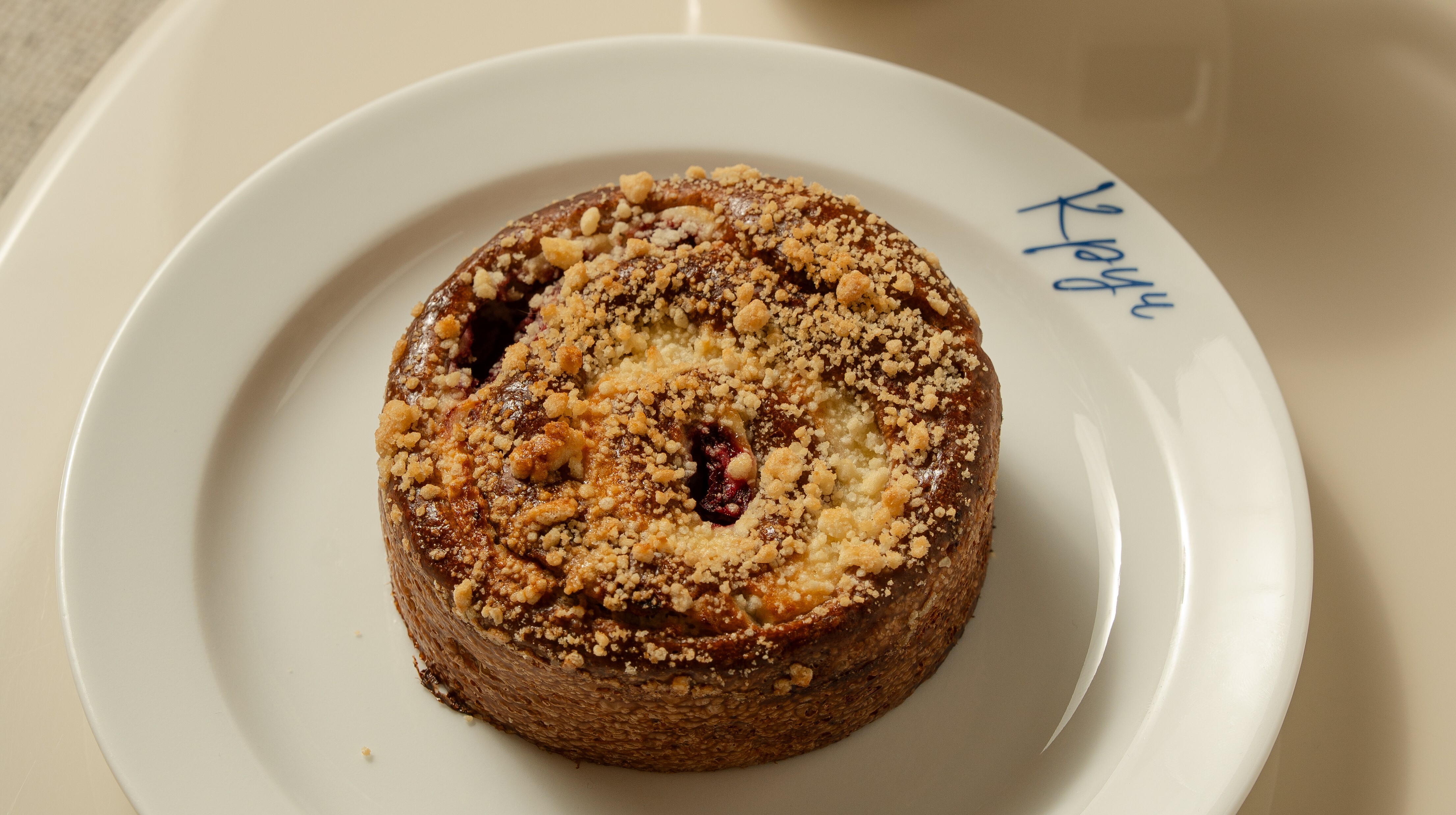 Ватрушка с вишней