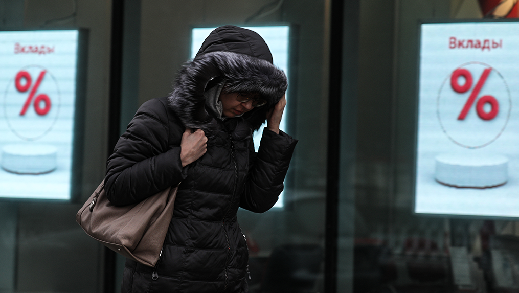 Сумма, на которую пополнились счета в октябре этого года, в абсолютных цифрах осталась высокой и на 8,4% превысила средние значения за один месяц в течение 2025 г.