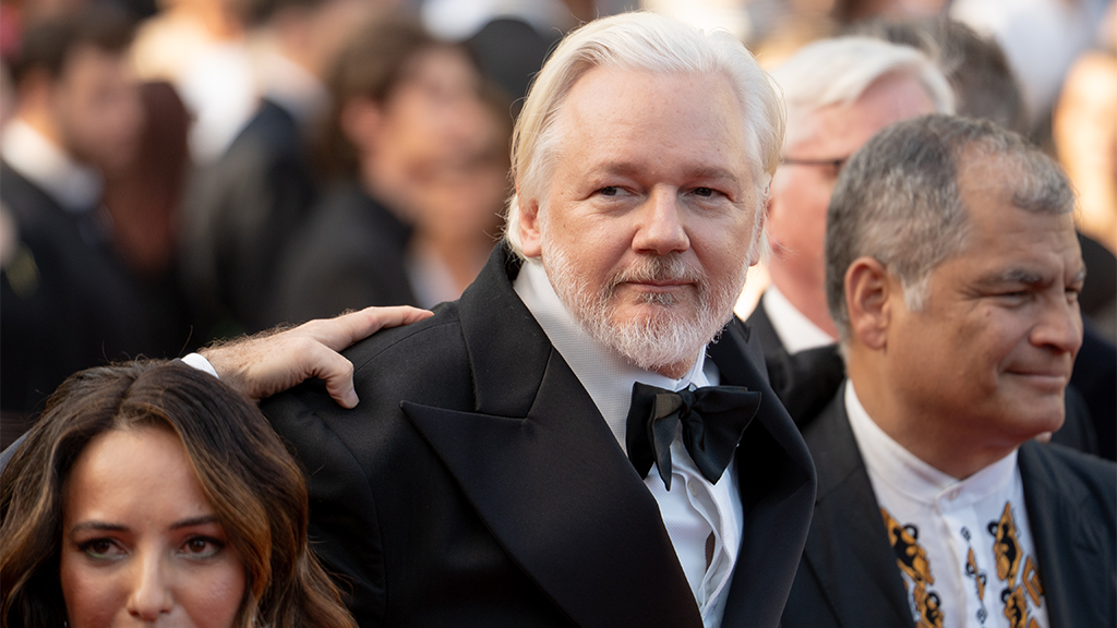 Джулиан Ассанж