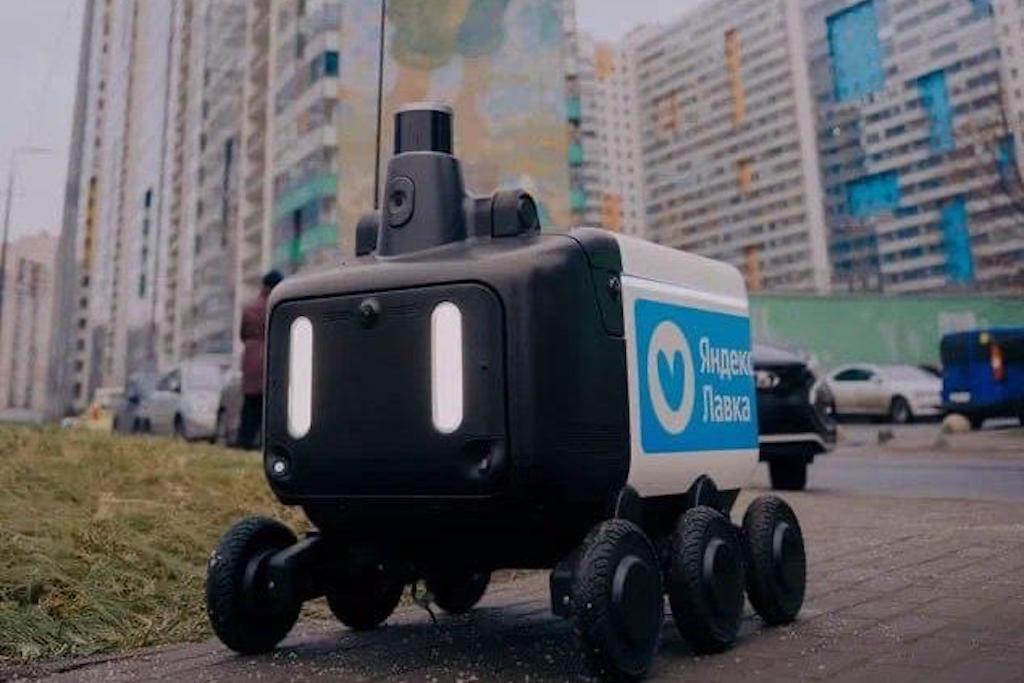 Сейчас «Яндекс» не нарушает никаких законов, так как законодательство РФ пока никак не регулирует движение роверов