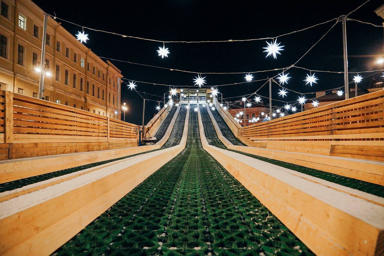 В Северной столице уже можно полноценно насладиться праздничной атмосферой и зимними развлечениями