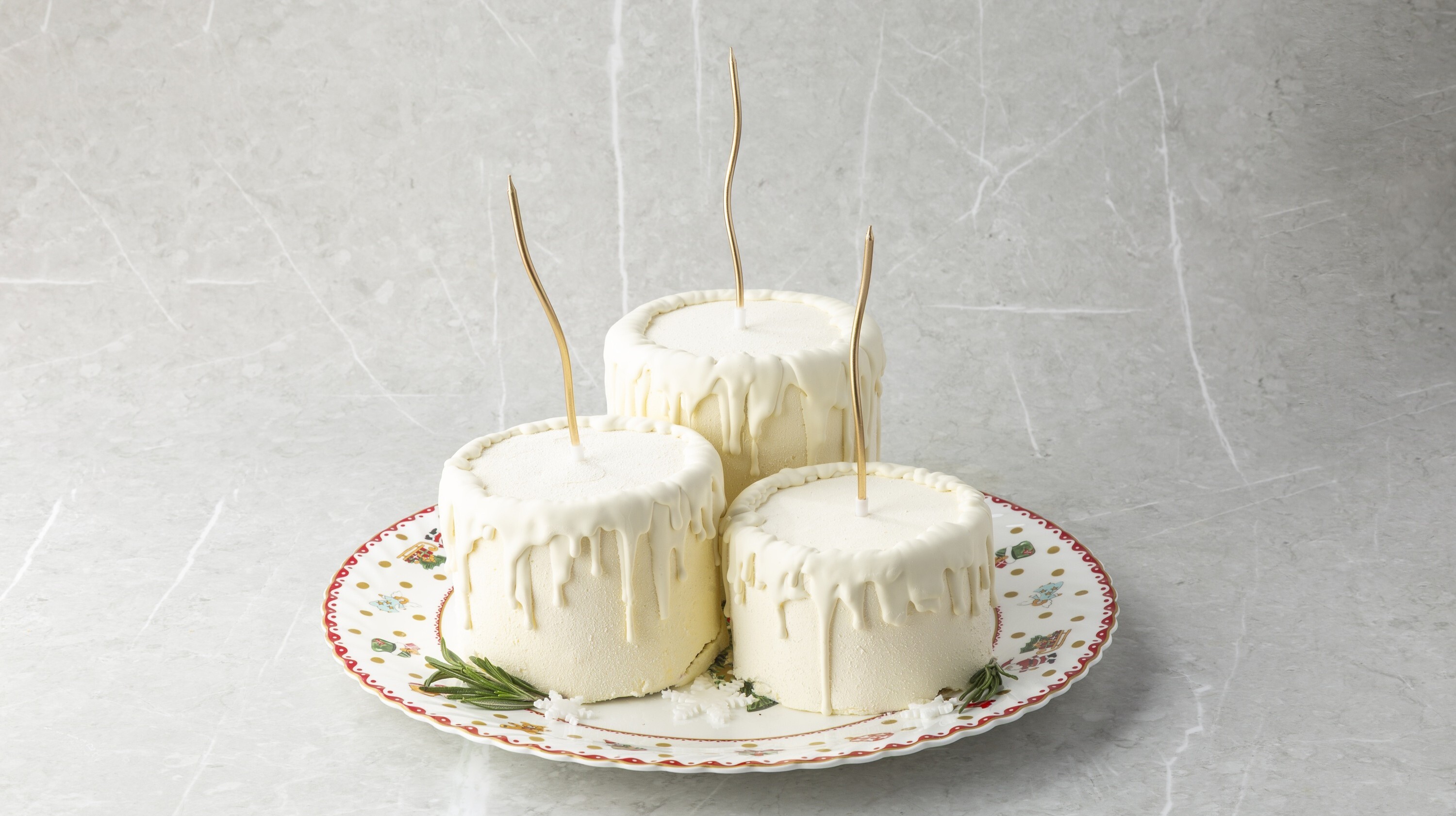 Торт Hygge: три бенто торта – карамельный с орешками, клубника с шампанским, глинтвейн