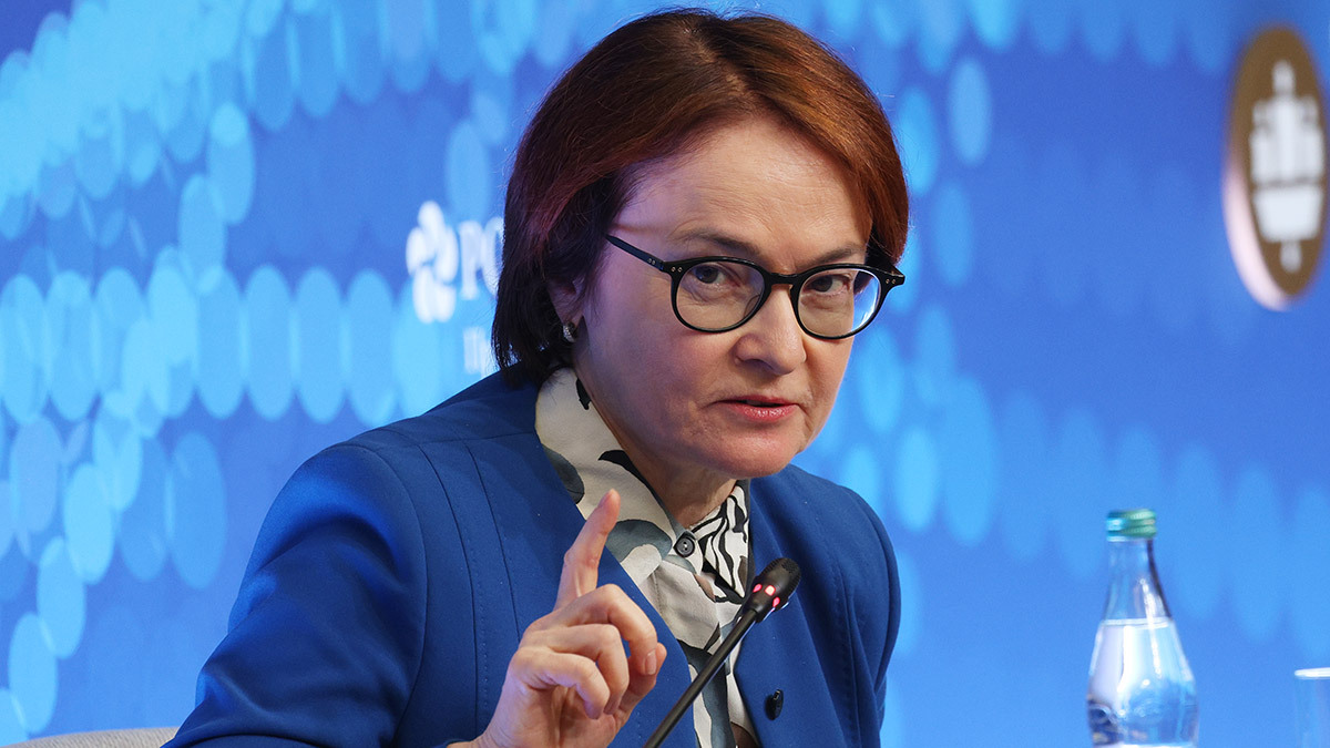 Председатель Банка России Эльвира Набиуллина пояснила, что спред между ставкой и инфляцией остается высоким именно из-за повышенных ожиданий населения