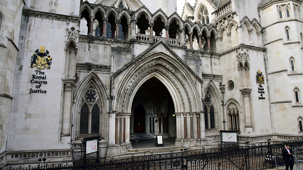 Гутин продал актив, который ему фактически не принадлежал, и поэтому обязан вернуть деньги и проценты за пользование чужими средствами, настаивает Пестриков