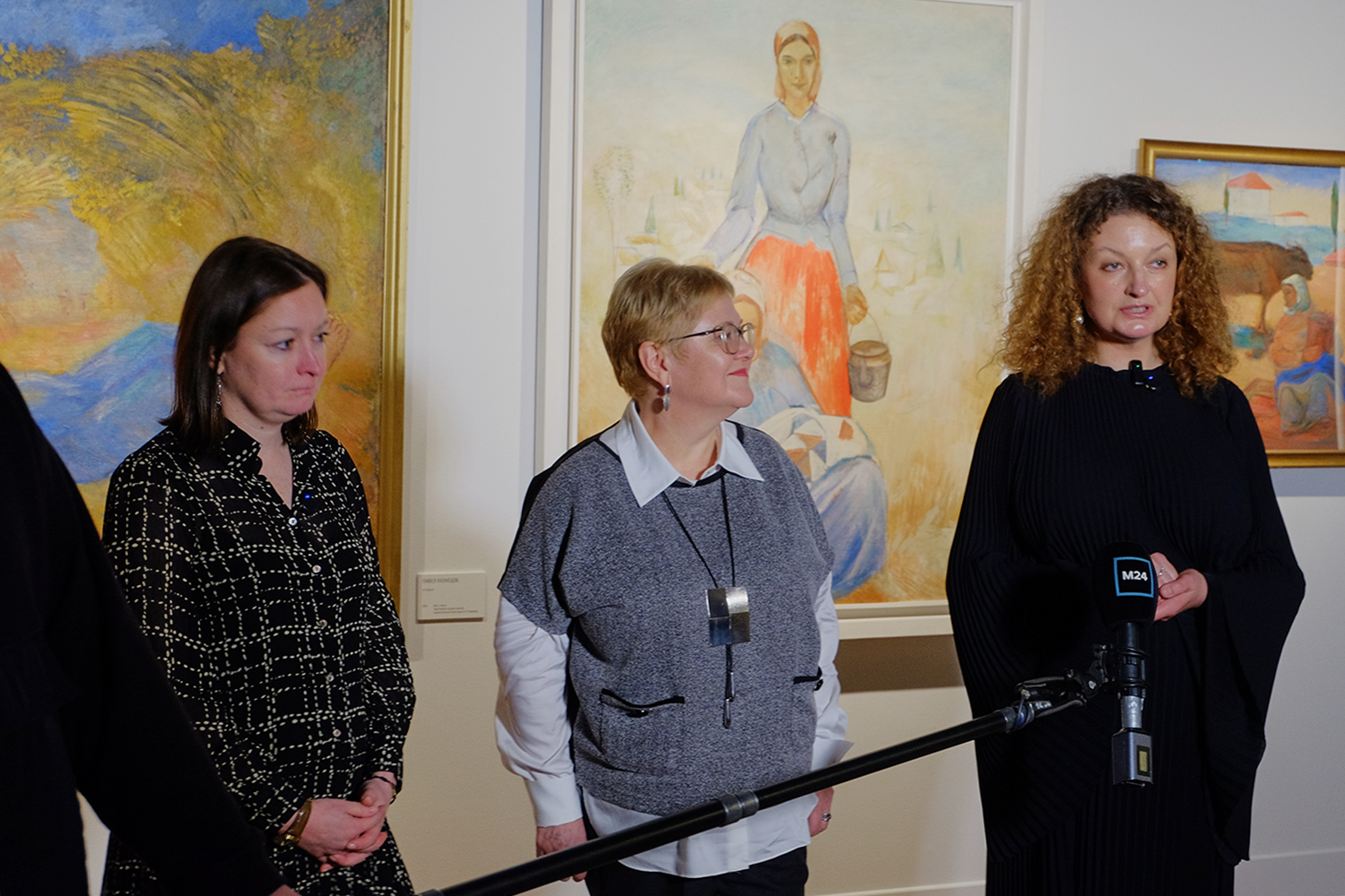 Слева направо: заместитель гендиректора по развитию ВДНХ Елена Жук, генеральный директор Саратовского художественного музея им. Радищева Елена Галактионова, генеральный директор Музея Москвы Анна Трапкова
