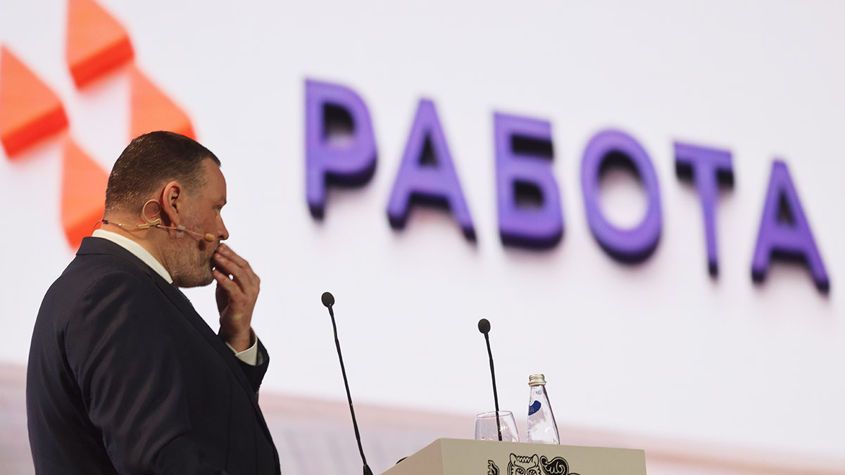 В профильном министерстве (на фото – его руководитель Антон Котяков) готовы уточнить критерии трудовых отношений, которые подменяются чем-то другим