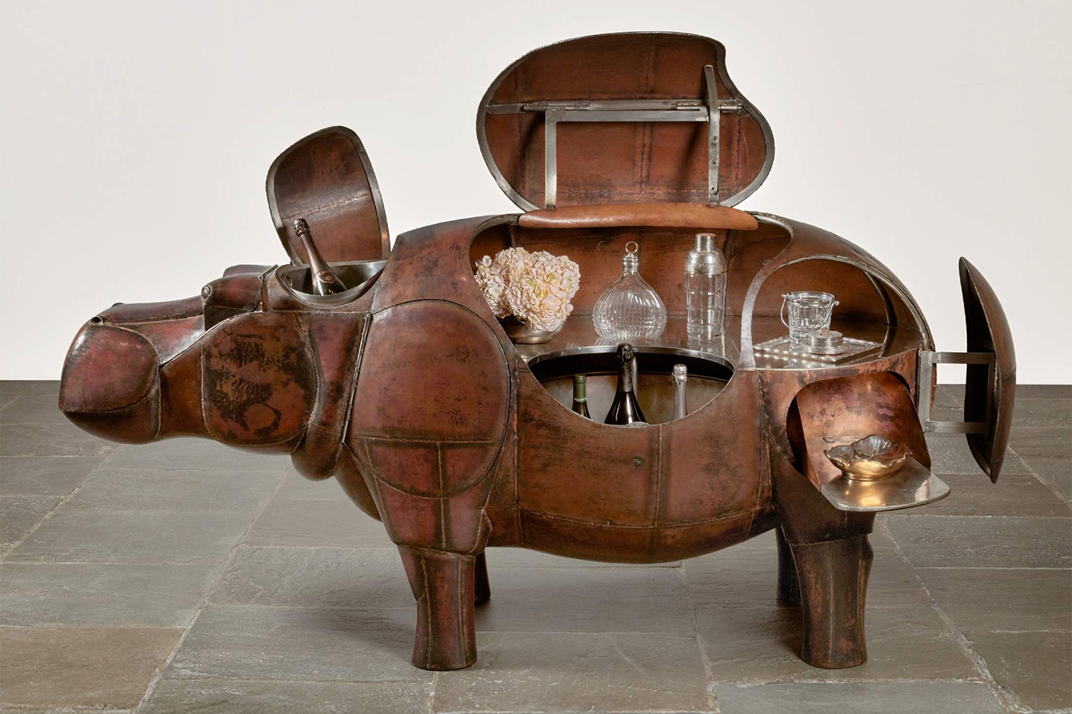 Работа французского дуэта Клода и Франсуа-Ксавье Лаланнов Hippopotame I.