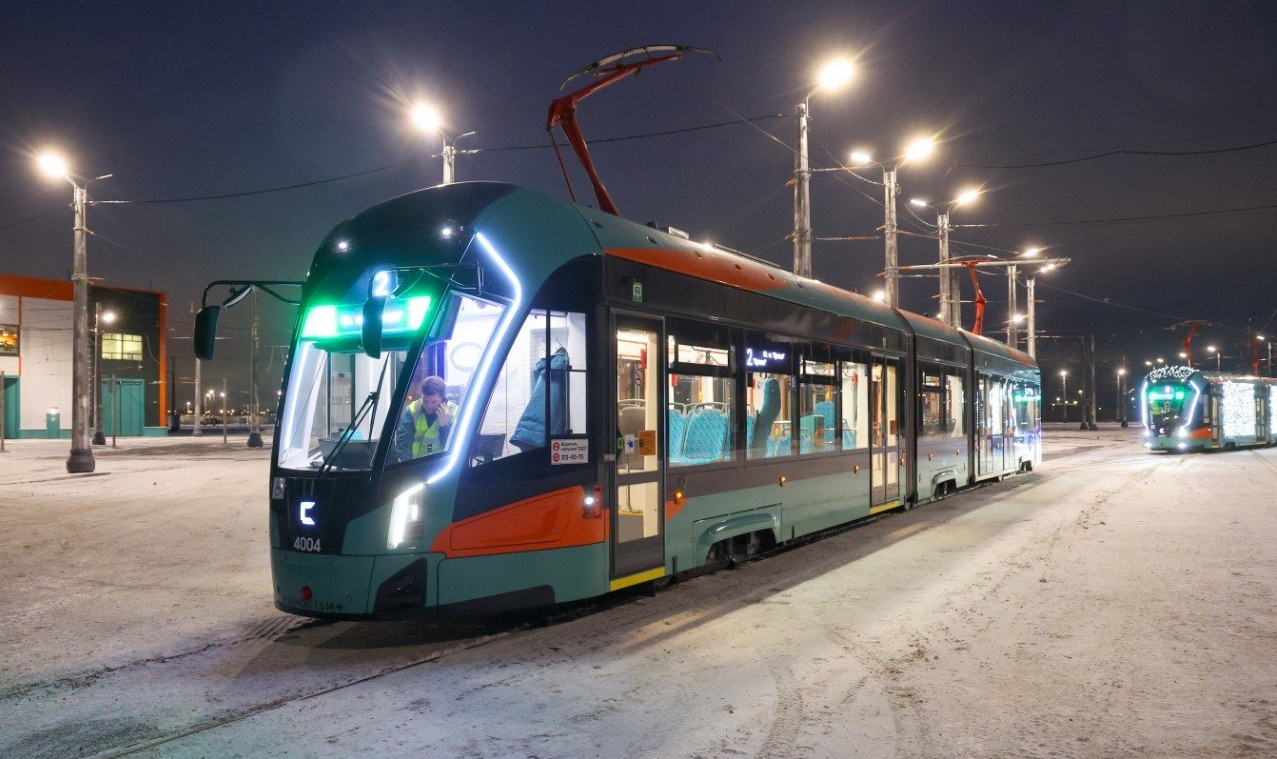 Первая очередь включает пять остановок: конечный пункт «Балканский», «река Волковка», «Вилеровский переулок», «Окуловская улица» и «Валдайская улица»