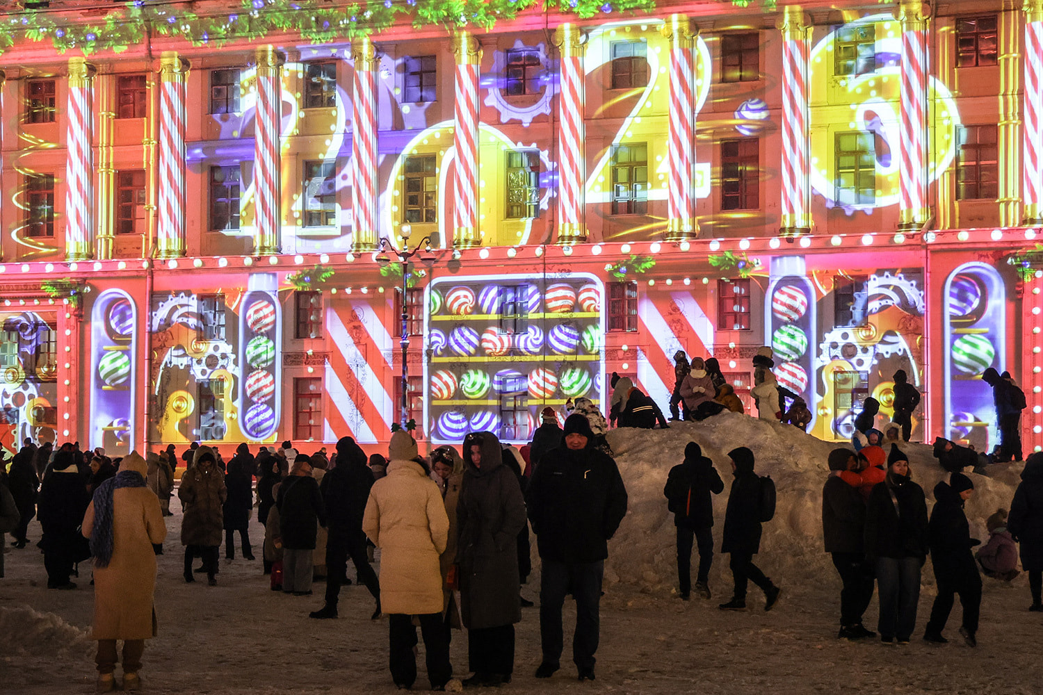 Новогоднее световое шоу на Дворцовой площади, Санкт-Петербург.