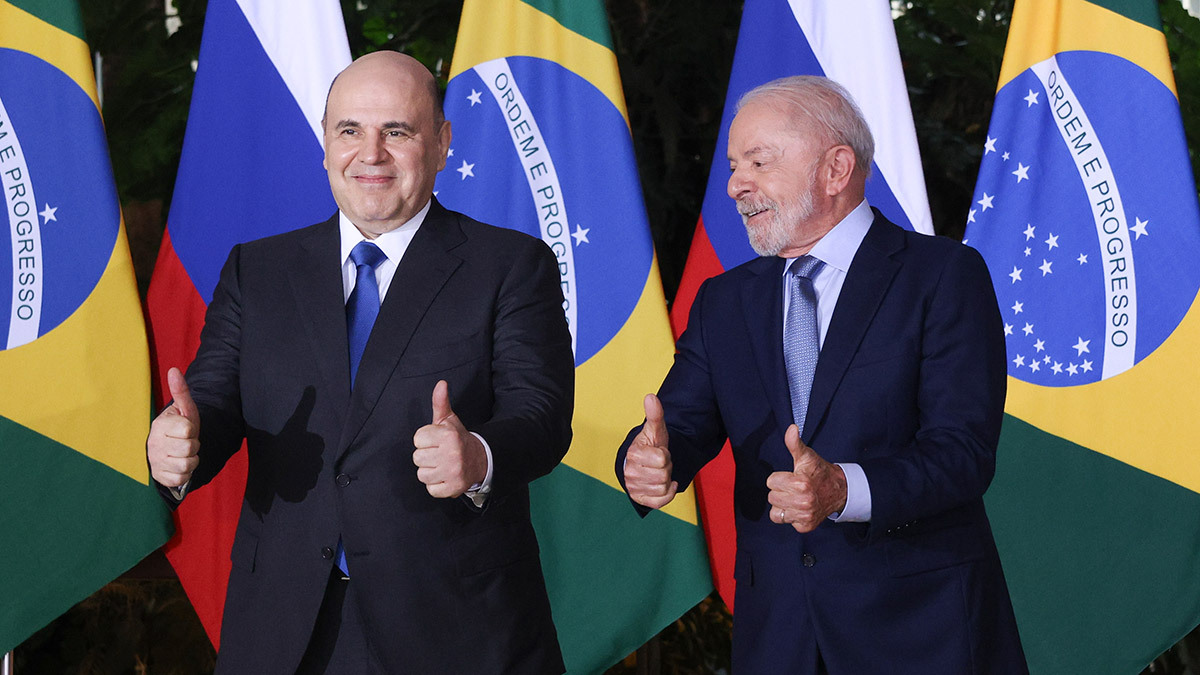 Премьер-министр России Михаил Мишустин в ходе заседания в столице Бразилии подчеркнул необходимость наращивать взаиморасчеты в национальных валютах и создавать новые производственно-логистические цепочки