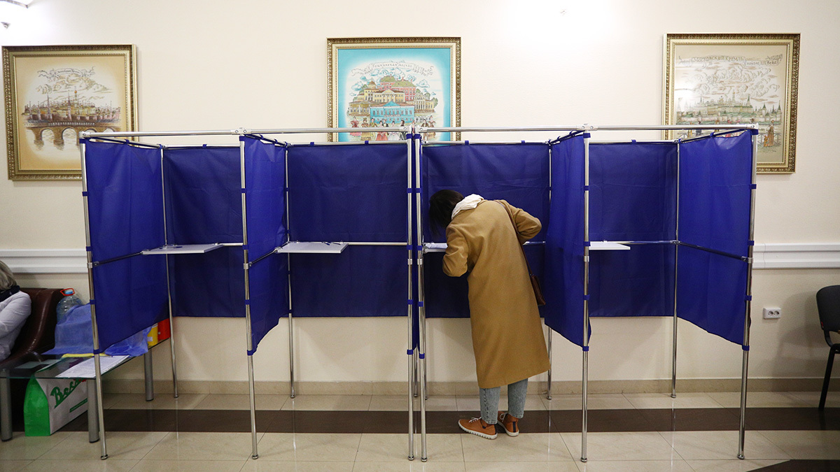 Партии обсуждают, кто из кандидатов сможет избраться в Госдуму с минимальным сопротивлением единороссов