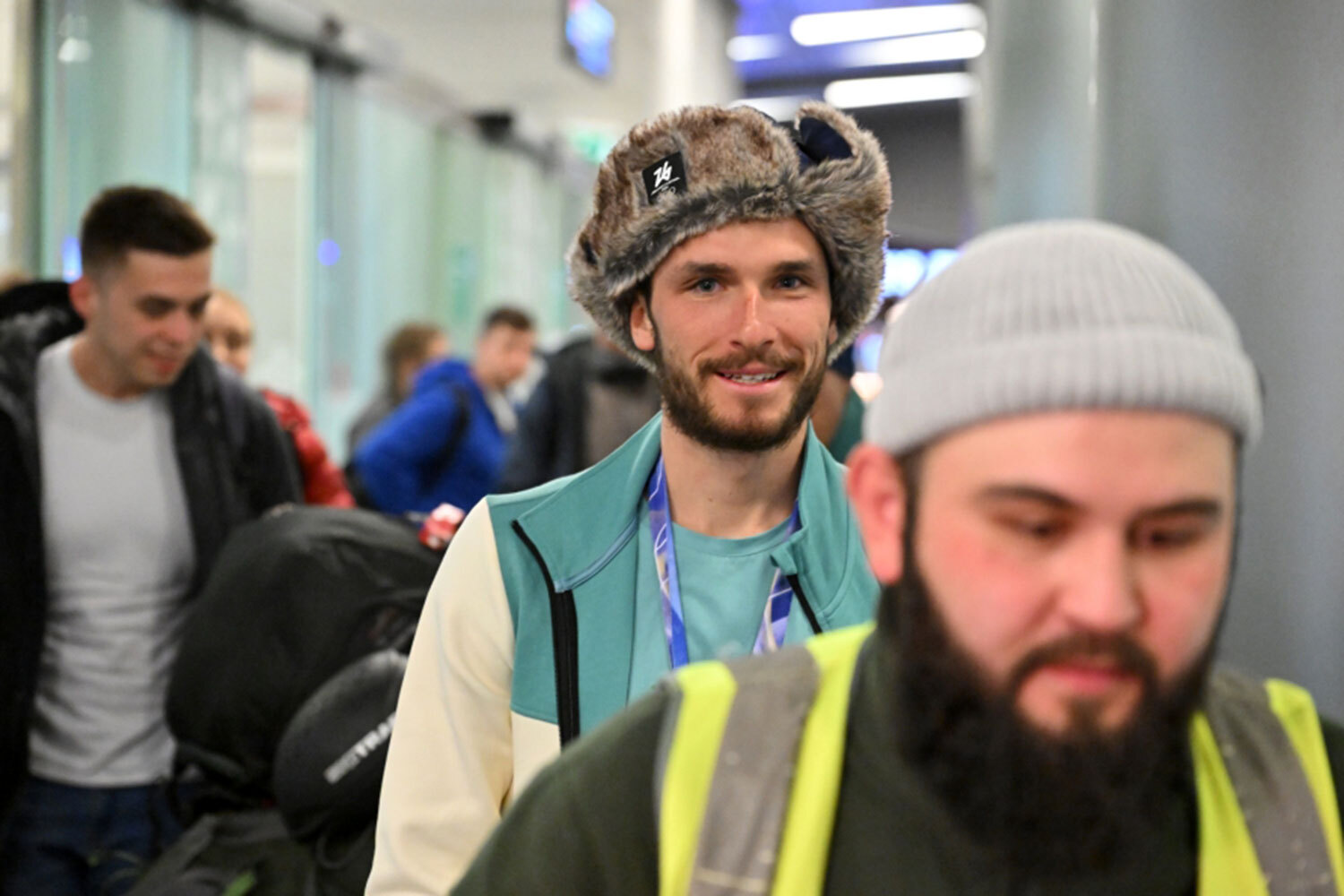 Дебют ски-альпинизма на зимних Играх ознаменовался успехом Никиты Филиппова. 23-летний спортсмен занял второе место в спринтерской гонке с результатом 2:35.5.На фото: Никита Филиппов в аэропорту «Внуково»