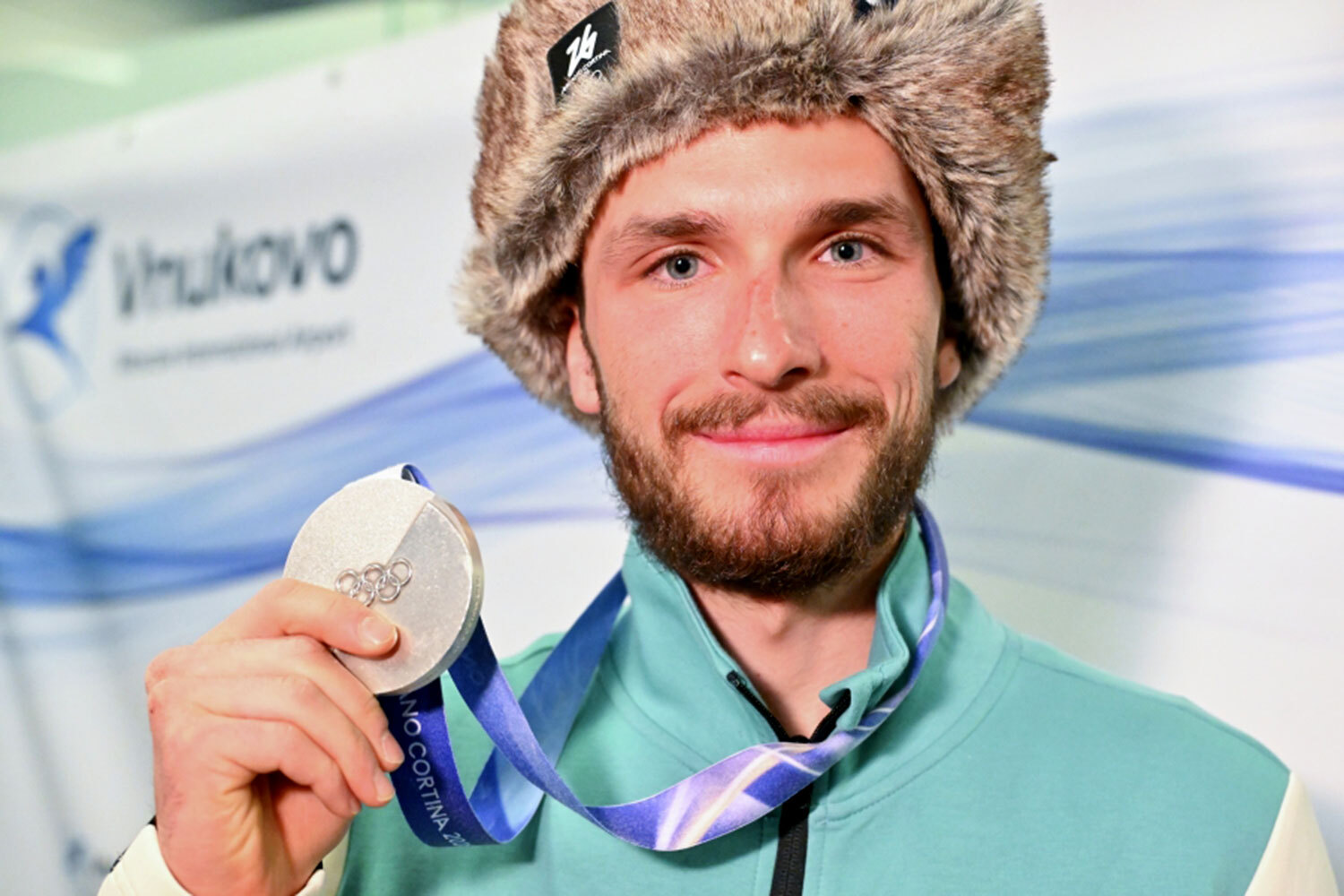 Никита Филиппов признался журналистам, что его серебряная медаль повредилась «Есть небольшой скол, потому что уронил ее один раз. Но, в принципе, хорошая, тяжелая», – сказал ски-альпинист в интервью «Матч ТВ». По его словам, 500-граммовая награда – напоминание об эмоциях.