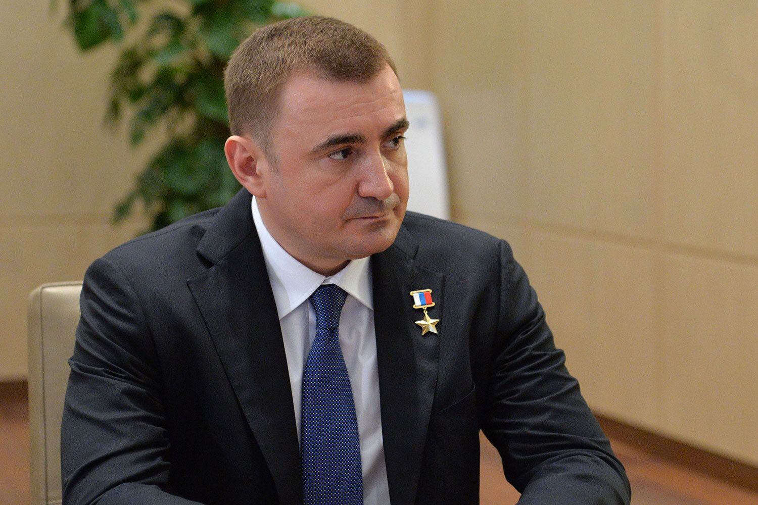 В 2014 г. «Золотой Звездой» Героя России наградили тогдашнего командующего Силами специальных операций России Алексея Дюмина. В наши дни он работает помощником президента Владимира Путина и секретарем Госсовета России. В интервью СМИ Дюмин говорил, что получил почетное звание «за выполнение специальных заданий в составе подразделения», в ходе которых «оставил часть своего сердца».