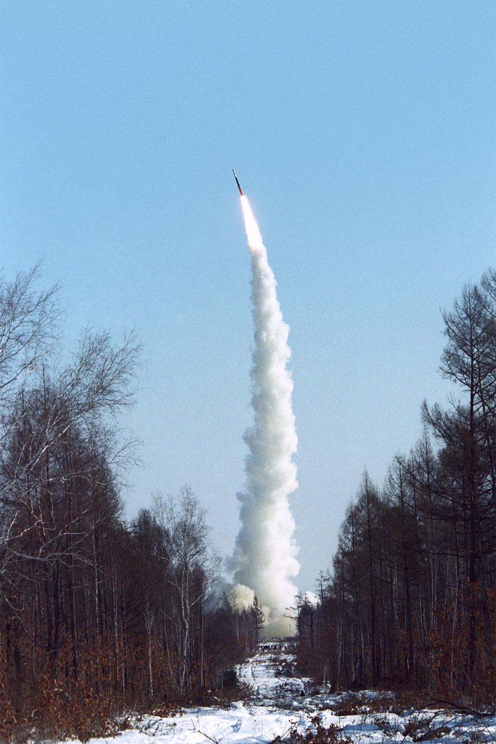 Первый запуск в истории Свободного произвели с помощью мобильной пусковой установки типа «Тополь» 4 марта 1997 г. В этот день в космос отправилась ракета-носитель «Старт 1.2» с отечественным спутниковым аппаратом «Зея» (назван в честь местной реки). Впоследствии космодром стал специализироваться именно на выводе спутников.На фото: старт ракеты «Старт 1.2».