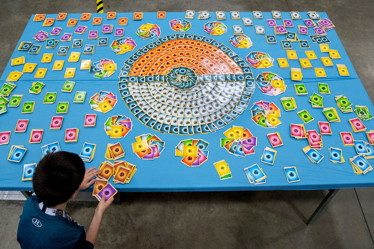 По состоянию на 2025 г. было выпущено более 75 млрд карт Pokemon TCG – рекордный показатель для коллекционных карточных игр. Некоторые стали очень ценными на вторичном рынке. Например, в феврале 2026 г. блогер Логан Пол продал на аукционе Goldin редкую карточку Pokemon Pikachu Illustrator («Пикачу-художник») за $16,49 млн, что сделало ее самой дорогой в истории.