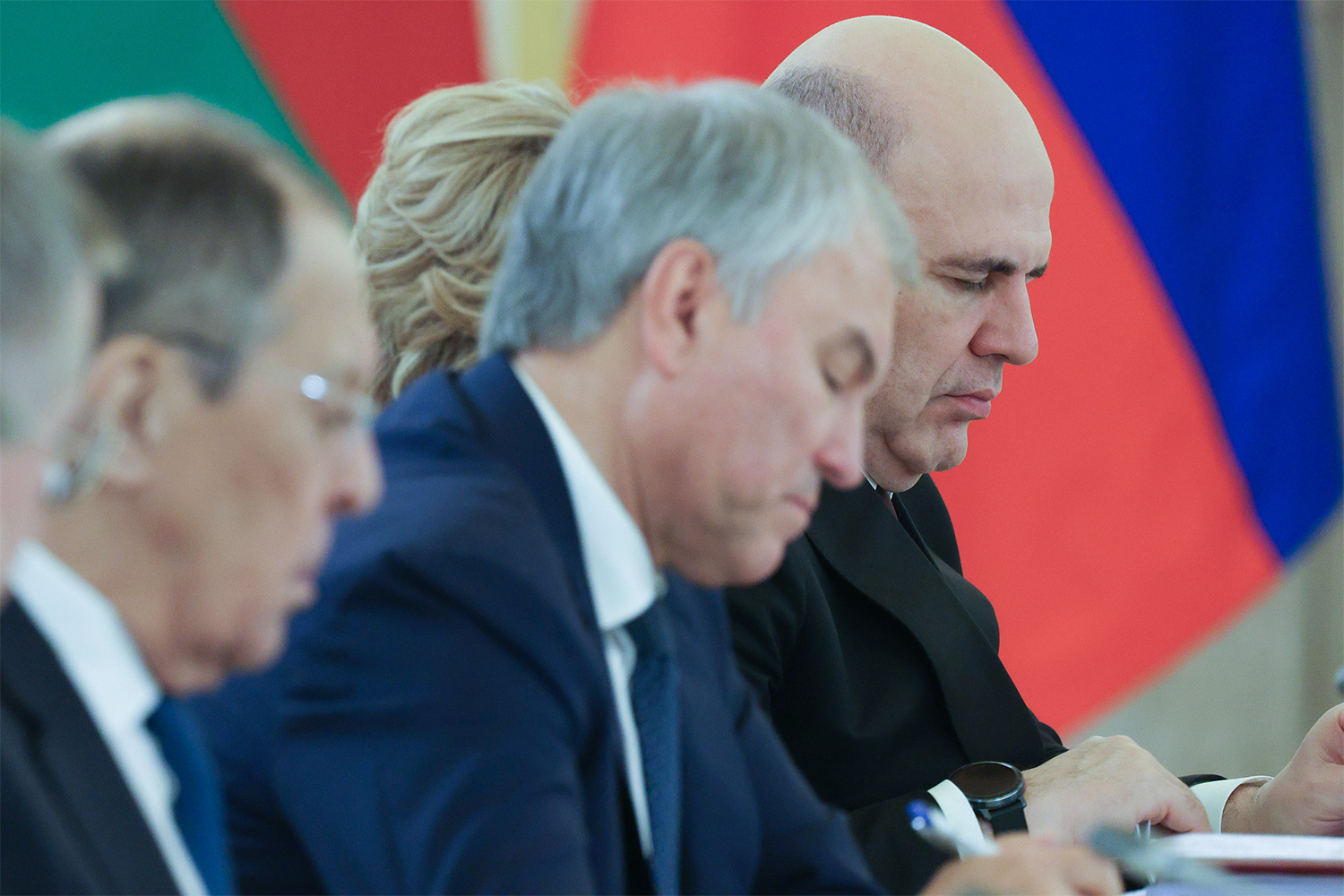 Владимир Путин анонсировал запуск прямых электричек между регионами России и Белоруссии.На фото: глава МИД России Сергей Лавров, спикер Госдумы Вячеслав Володин и премьер-министр РФ Михаил Мишустин.