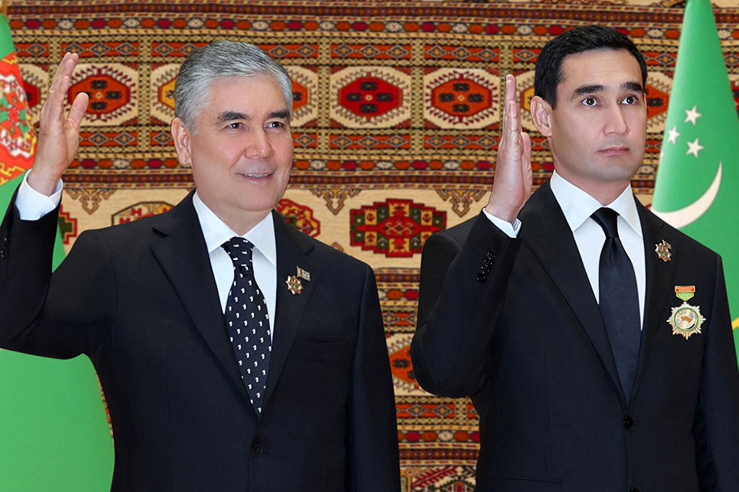 В декабре 2006 г. Гурбангулы Бердымухамедов стал исполняющим обязанности главы Туркмении после гибели президента Сапармурата Ниязова. В следующем году он одержал победу на выборах, получив 89,2%. Бердымухамедов переизбирался в 2012 и 2017 гг. В это время его сын Сердар Бердымухамедов работал депутатом Меджлиса. В 2021 г. он был назначен вице-премьером, занял пост председателя Высшей контрольной палаты страны, а также вошел в состав Совета безопасности. В 2022 г. Гурбангулы Бердымухамедов заявил о решении покинуть кресло президента, чтобы «дать дорогу молодым». Демократическая партия выдвинула в преемники его сына, который победил с 73%.