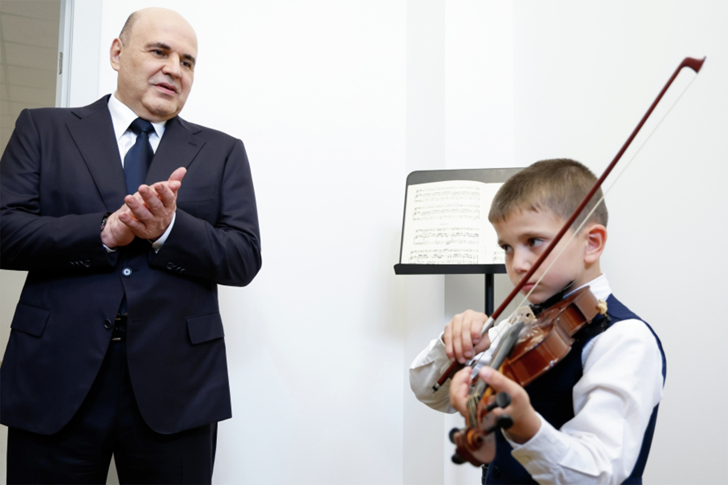 По информации СМИ, в свободное время Мишустин сочиняет частушки и сатирические куплеты. Из реестра Российского авторского общества следует, что его полный тезка – автор музыки для песен «Зола» и «Настоящая женщина», которые исполняет певец Георгий Лепс. «И совсем мало людей знает, что вы еще и композитор, который пишет прекрасную музыку, и что некоторые написанные вами песни стали настоящими хитами», – отмечал глава Сбербанка Герман Греф, поздравляя Мишустина с 46-летием в 2012 г.&nbsp;