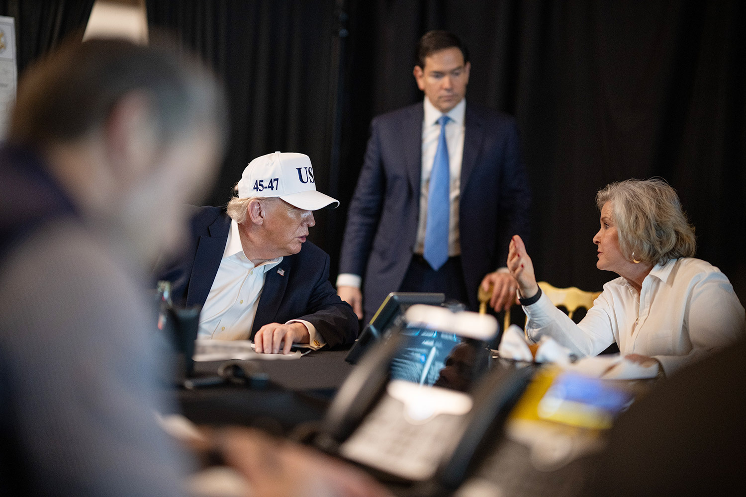 Трамп – о мотивах атаки на Иран«Этот режим скоро поймет, что никто не должен бросать вызов мощи вооруженных сил Соединенных Штатов... Оставайтесь в укрытии. Не выходите из домов. Снаружи очень опасно. Бомбы будут падать повсюду. Когда мы закончим, возьмите власть в свои руки. Это будет, вероятно, ваш единственный шанс на поколения вперед. Многие годы вы просили помощи Америки, но не получали ее. Ни один президент не был готов сделать то, что я делаю сегодня», – заявил президента США Дональда Трампа в видеообращения после начала американских и израильских ударов по Ирану 28 февраля.