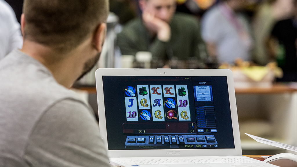 Евгений Разумный / Ведомости