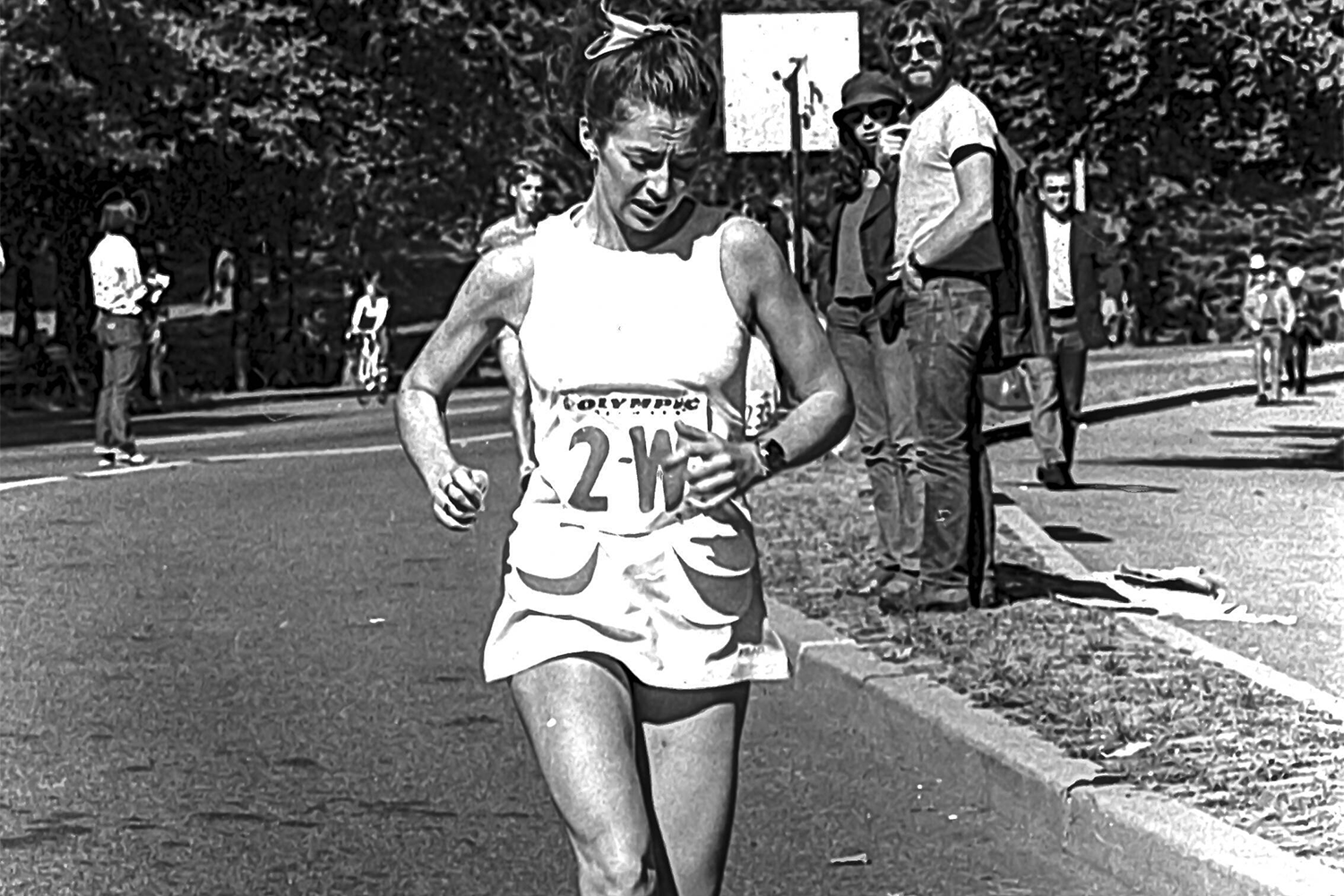 В 1967 г. Катрин Швитцер была официально допущена к участию в Бостонском марафоне, где ранее женщинам запрещалось соревноваться. При регистрации она указала свои инициалы (K. V. Switzer), и организаторы поначалу не осознали, кто участник. На дистанции один из руководителей марафона попытался препятствовать продолжению забега, но благодаря поддержке сопровождающих ей удалось финишировать за 4 часа 20 минут. Этот поступок способствовал тому, что уже в 1972 г. женщинам официально разрешили принимать участие в Бостонском марафоне.