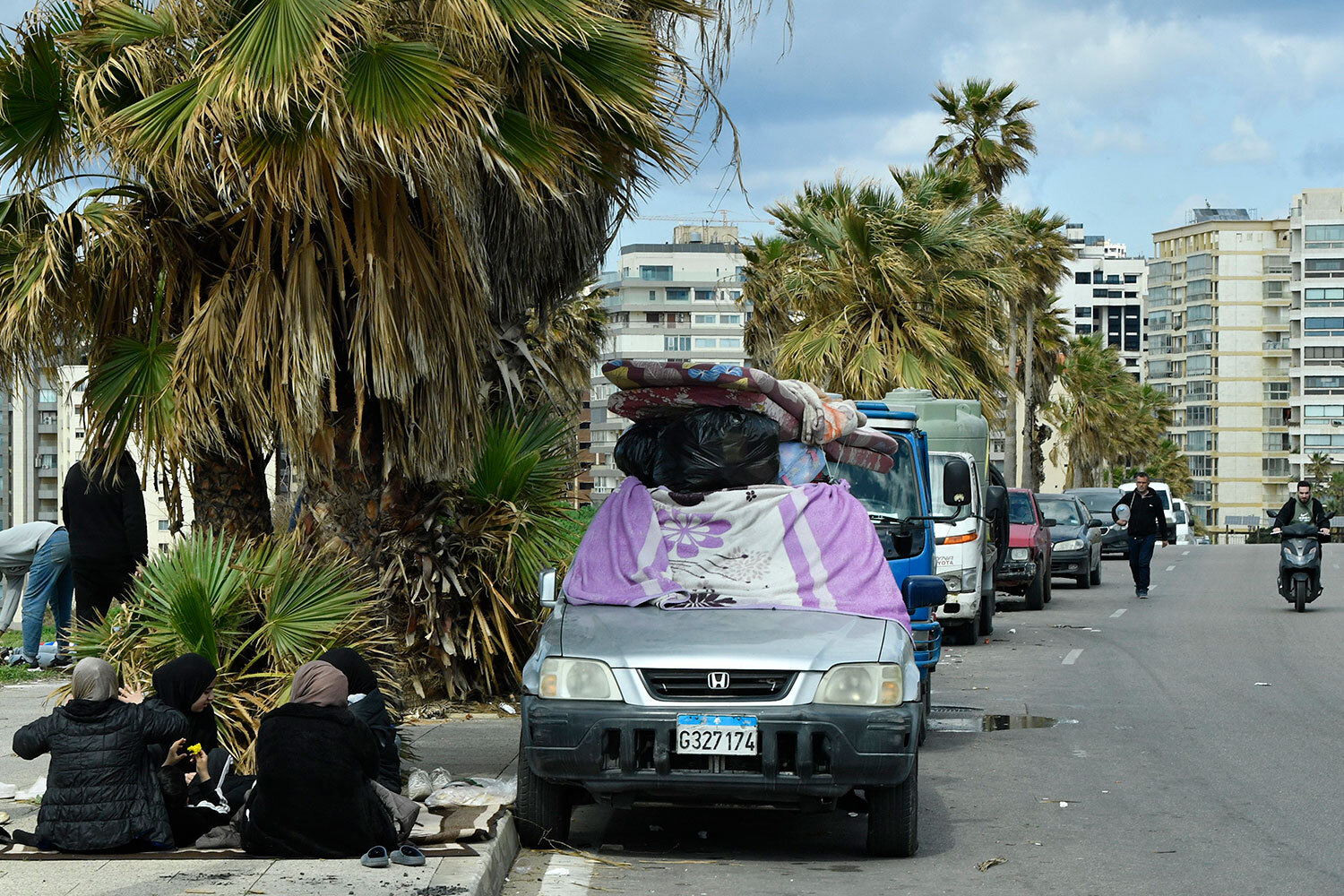 Чтобы сгладить конфликт, ливанское правительство запретило вооруженную деятельность «Хезболлы» на своей территории. По словам премьер-министра страны Навафа Салама, от движения потребовали сдать вооружения.