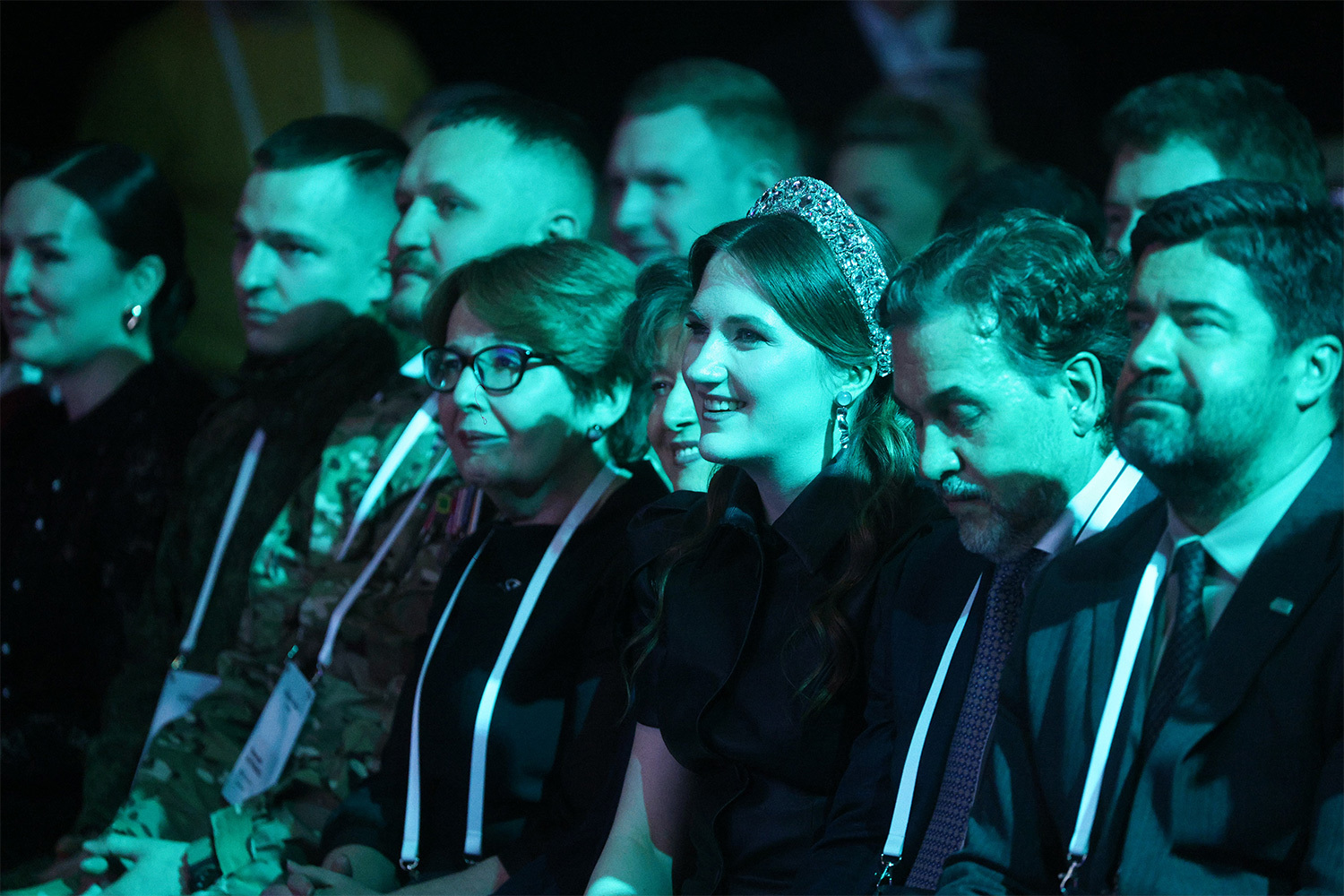 Новый манифест партии «Новые люди» назвали «12 шагов к стране, в которой хочется жить». Он посвящен развитию регионов, доступности жилья, вопросам качественного образования, семьи и социальной поддержки, а также стабильности правил и цен и др. Некоторые инициативы связаны с инновациями и предпринимательством. 