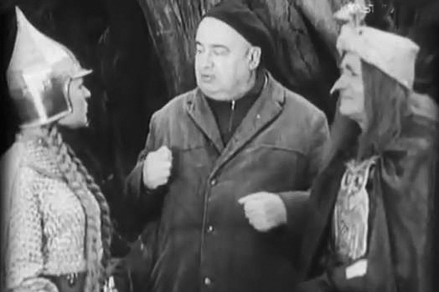 С 1930 г. Роу работал ассистентом режиссера на киностудии «Межрабпомфильм», участвуя в съемках картин «Марионетки» и «Бесприданница». Уже тогда он мечтал о создании киностудии для съемок сказок – идеи, которая казалась несбыточной в эпоху идеологического кинематографа. В 1937 г. Александр Роу стал режиссером киностудии «Союздетфильм», и с этого момента сказочное кино стало главной темой его творчества. 