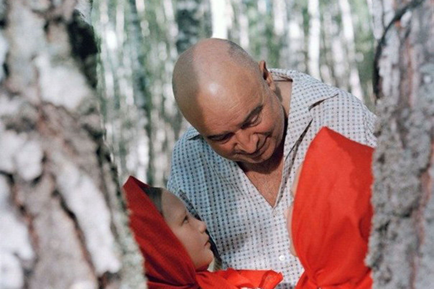 Александр Роу был женат дважды. Первый брак с актрисой Еленой Савицкой оказался недолгим – двум творческим личностям было сложно ужиться вместе. Со второй супругой, актрисой Ириной Зарубиной, он познакомился на съемках «Василисы Прекрасной». В 1939-м они сыграли свадьбу, а год спустя родилась дочь Татьяна. .