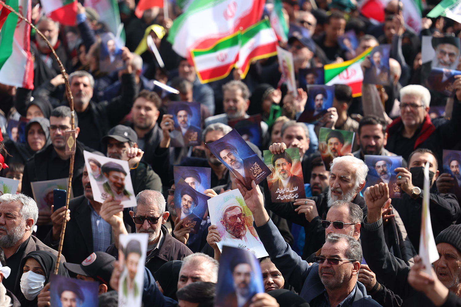 Аятолла Али Хаменеи, правивший Исламской Республикой 37 лет, погиб в результате американо‑израильского удара по Тегерану 28 февраля – в первый день военной операции против Ирана. В связи со смертью верховного лидера в стране объявлен 40-дневный траур.