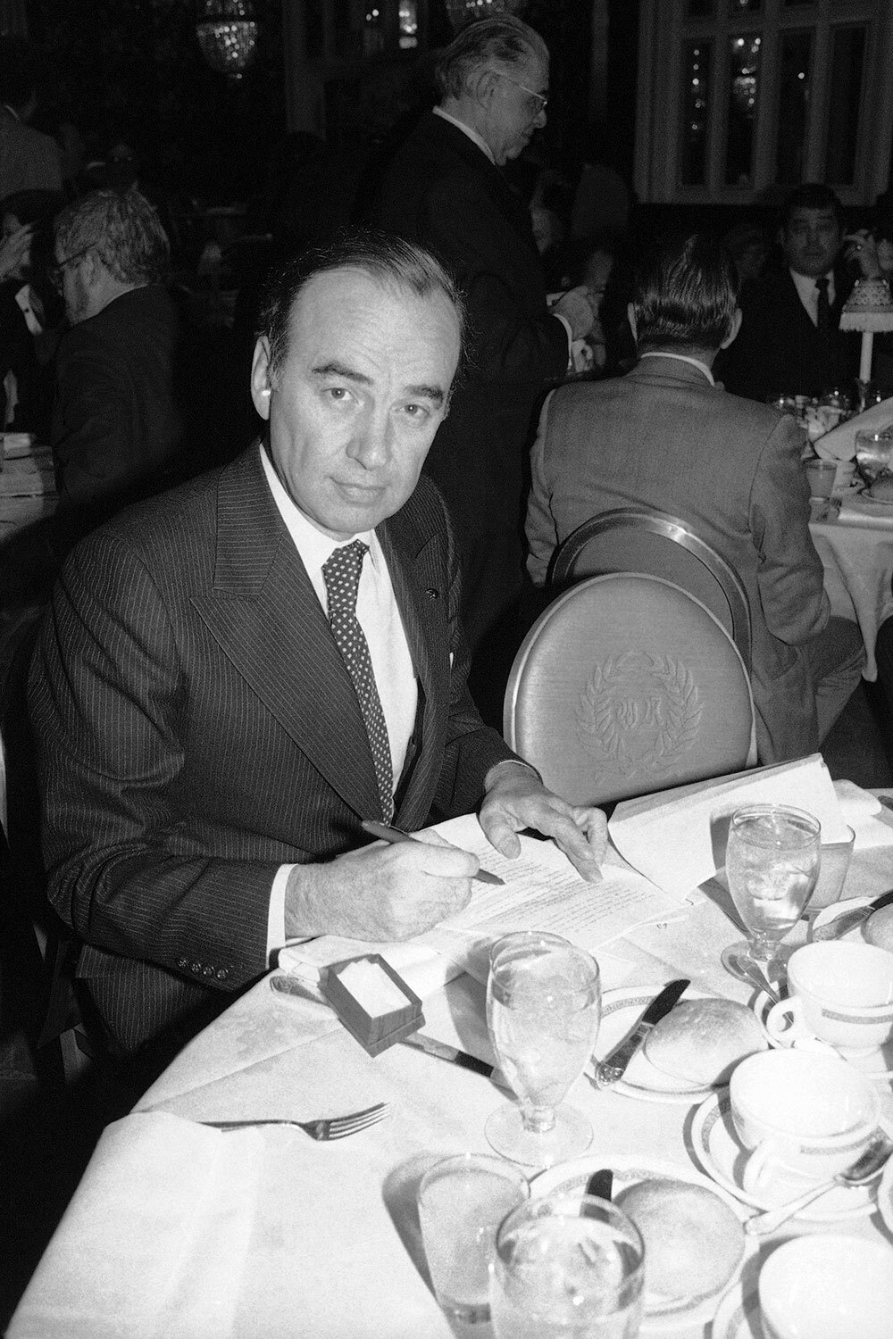 Благодаря трем «С» (секс, скандалы и спорт) Руперт Мердок нарастил тиражи. За счет этого в 1960-е он смог основать в Австралии первую общенациональную ежедневную газету The Australian (в те годы считали, что рекламодатели интересуются только местными, а не центральными изданиями, а он опроверг это правило) и начал покупать новые активы: небольшие газеты и крупный таблоид The Daily Mirror.