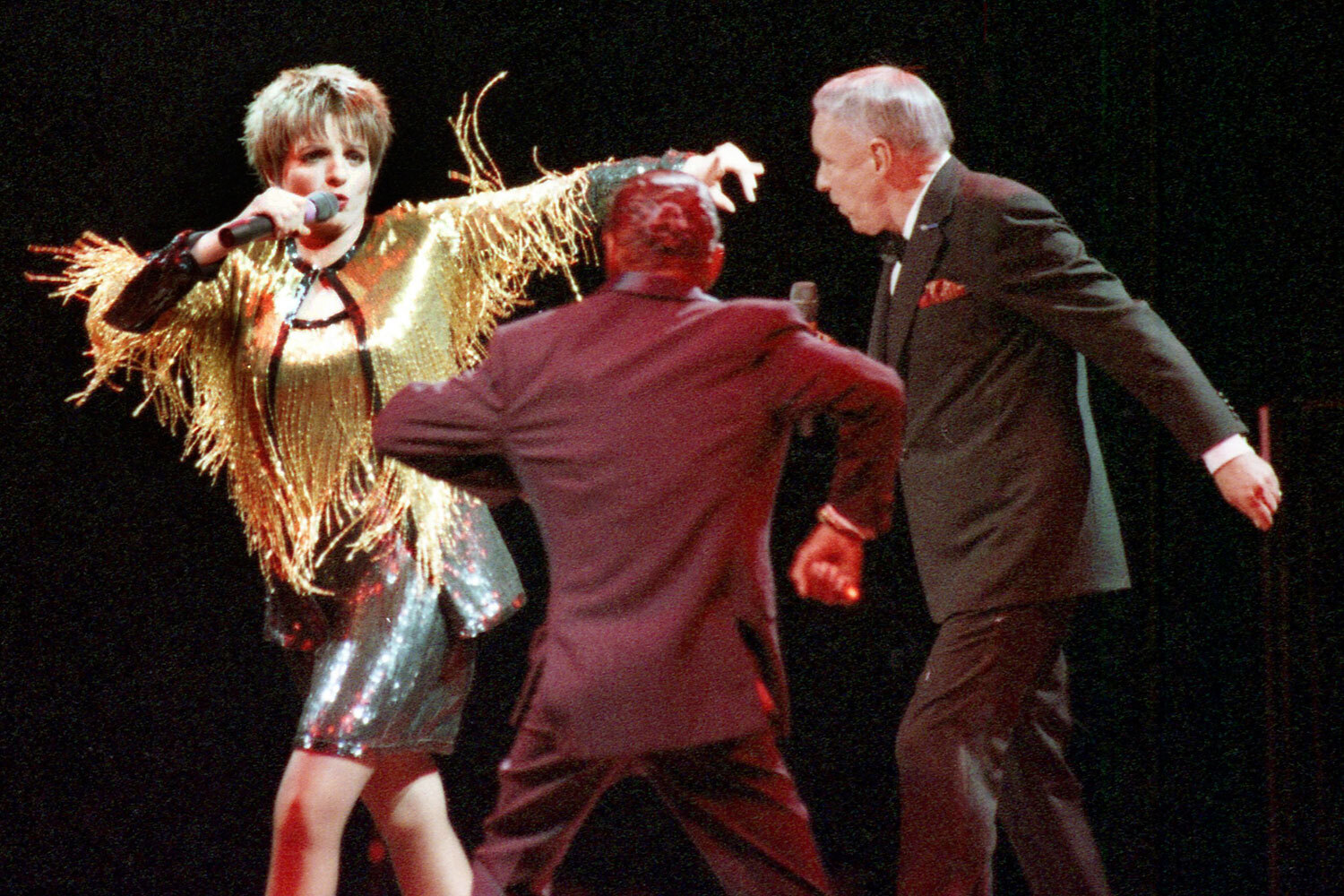 На протяжении всей карьеры Миннелли выпускала студийные пластинки, например, «Liza!, Liza!» (1964), «It Amazes Me» (1965), «Liza Minnelli» (1968), «New Feelin'» (1970) и «Confessions» (2010). Параллельно певица записывала совместные композиции с Лучано Паваротти, Фрэнком Синатрой, группами Pet Shop Boys и My Chemical Romance. При этом она никогда не входила в топ-10 в чарте Billboard. В 1990 г. Миннелли по совокупности заслуг наградили «Грэмми» за вклад в развитие музыкальной индустрии.