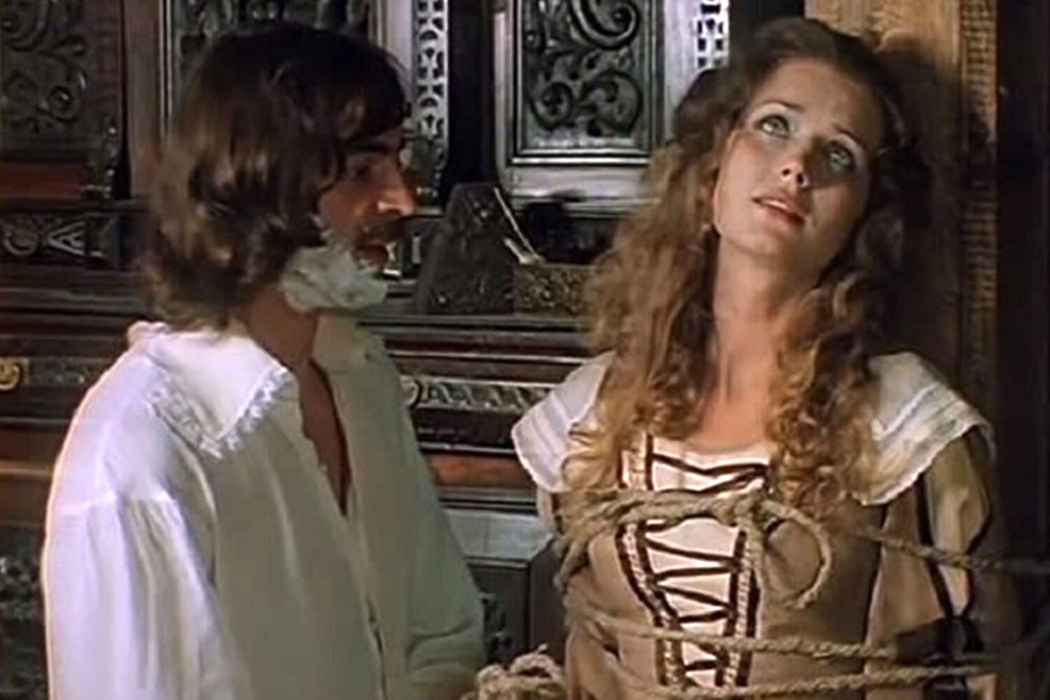 Широкую известность Алферова получила после выхода в 1978 г. музыкального фильма «Д’Артаньян и три мушкетера» Георгия Юнгвальд‑Хилькевича. Изначально на роль Констанции режиссер хотел взять Евгению Симонову, но руководство «Госкино» не утвердило ее кандидатуру. Юнгвальд‑Хилькевич признавал, что Алферова его раздражала, и считал, что ее навязали сверху. На съемках актрисе было трудно совмещать танцы и пение. По решению постановщика песни за нее исполнила Елена Дриацкая, а озвучила героиню Анастасия Вертинская. Тем не менее образ Констанции закрепил за Алферовой амплуа романтической героини.