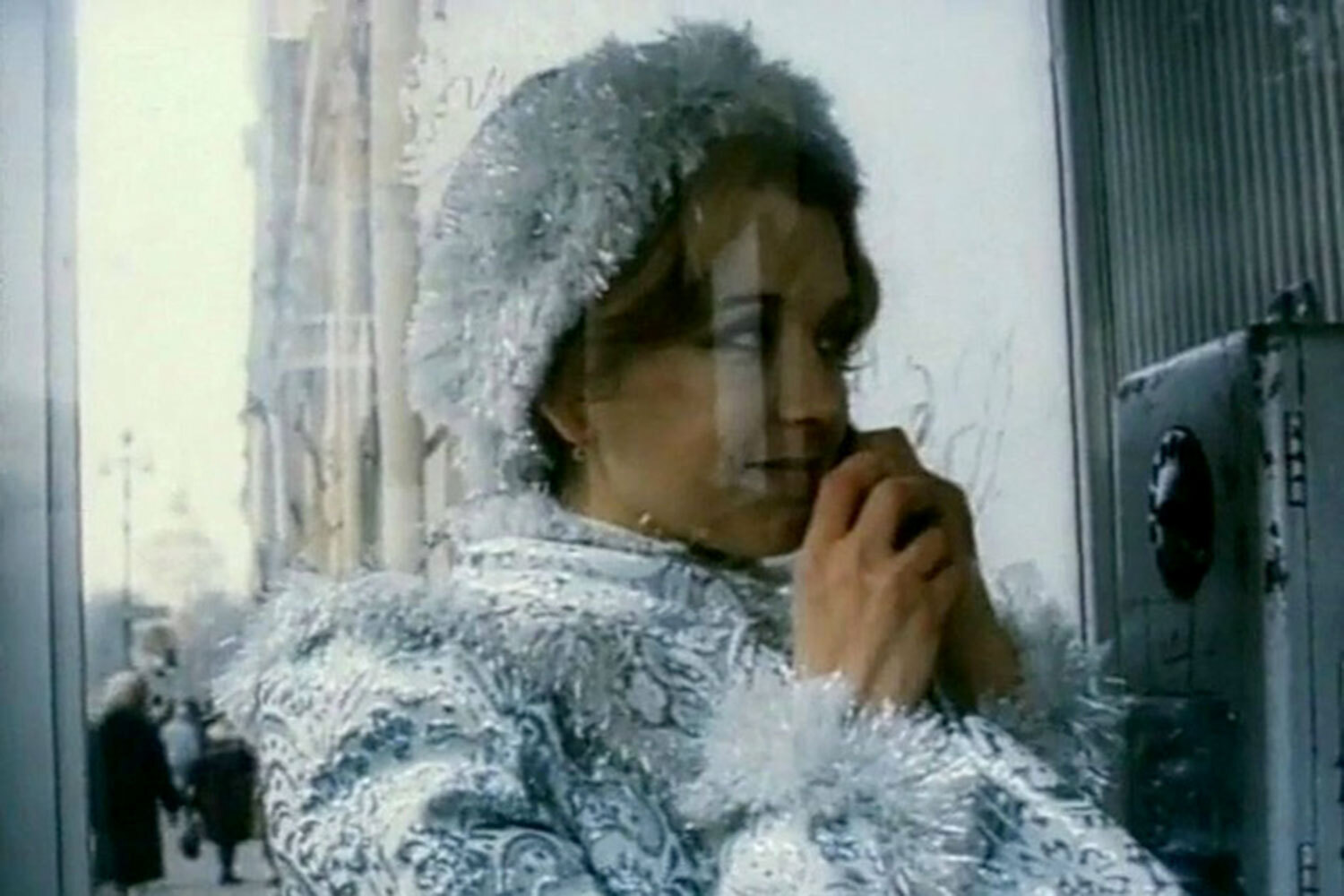 В 1980-е гг. Алферова снялась более чем в 20 картинах. Среди ее работ этого периода – сказка «Василий Буслаев» (1982), мелодрама «Поцелуй» (1983), новогодняя трагикомедия «Снегурочку вызывали?» (1985), а также фильм югославского режиссера «Любовные письма с подтекстом» (1985). В 1985-м Алферова была направлена комсомольской организацией в Афганистан в составе группы представителей различных профессий для поднятия боевого духа военнослужащих.