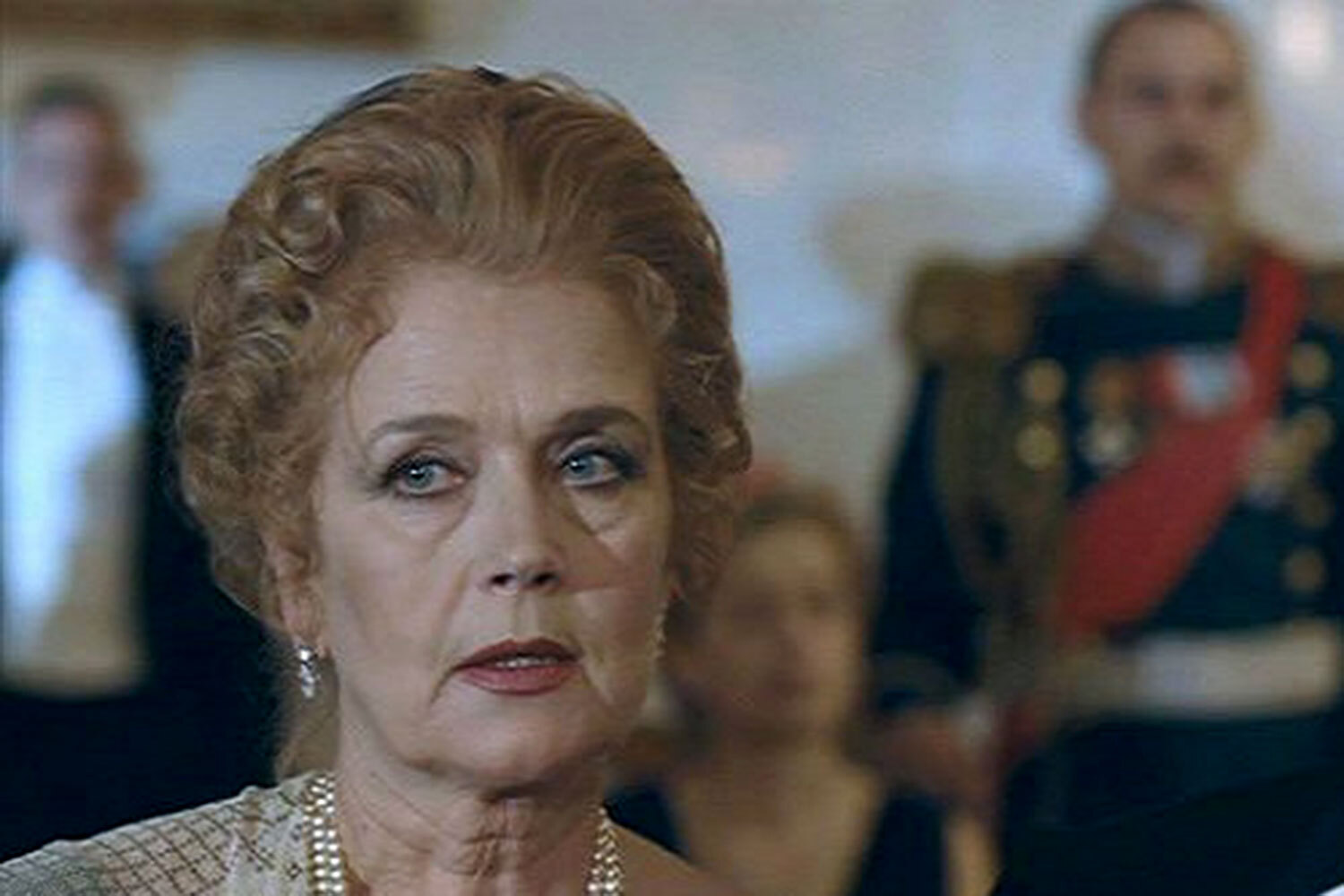 В 2002 г. Алферова вновь вышла на сцену «Ленкома»: режиссер Петр Штейн пригласил ее в проект «Карманный театр» вместе с Александром Абдуловым, Еленой Шаниной и Александром Збруевым. В 2000-х актриса все чаще стала сниматься в сериалах, в их числе: «Герой нашего времени» (2006), «Сонька – Золотая ручка» (2006), «Капкан» (2007), а также российско‑французская картина «Распутин» (2011) с Жераром Депардье, где она сыграла княгиню Зинаиду Юсупову. 