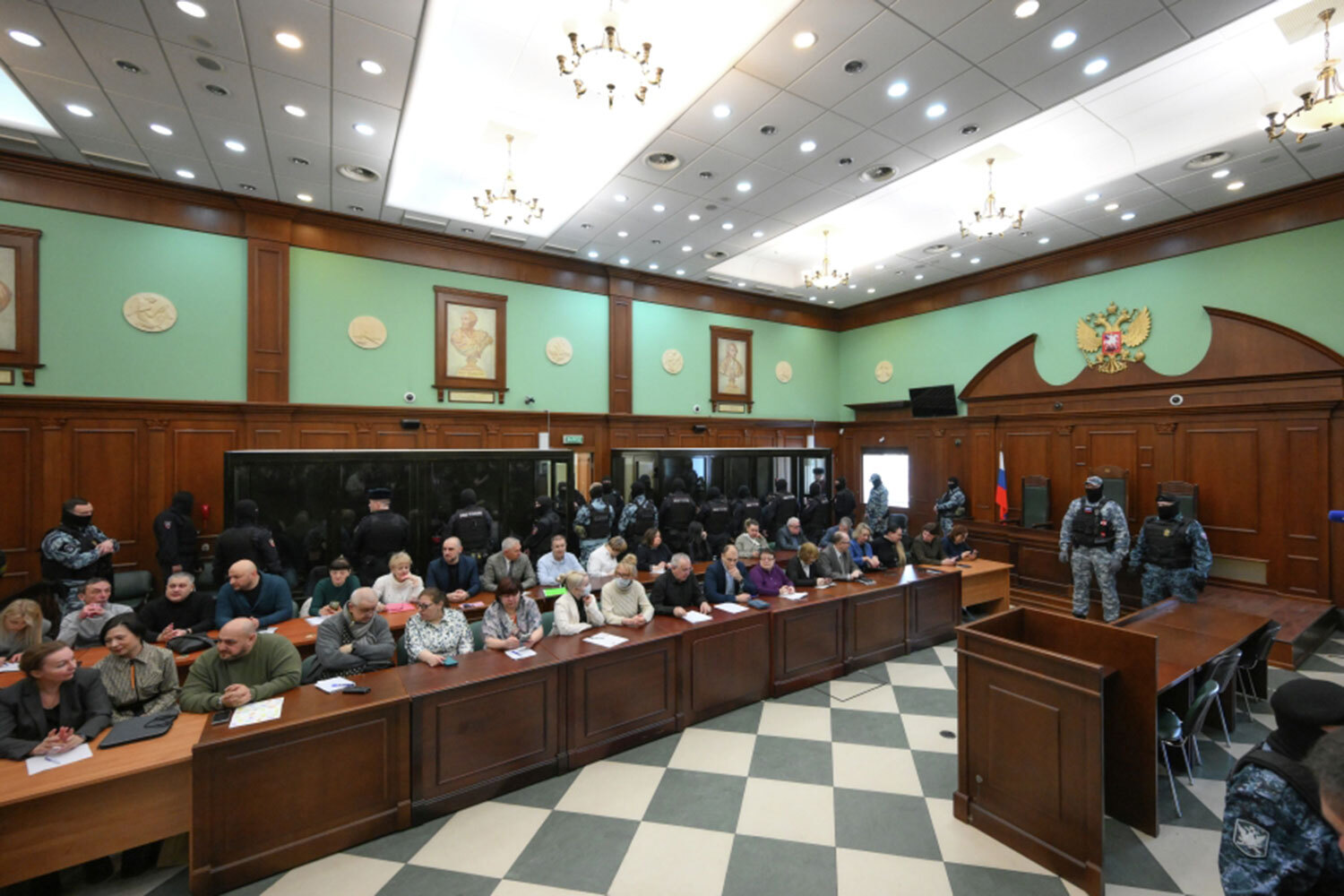 Согласно приговору суда, исполнители теракта должны будут выплатить штраф в размере 990 000 руб. каждый.