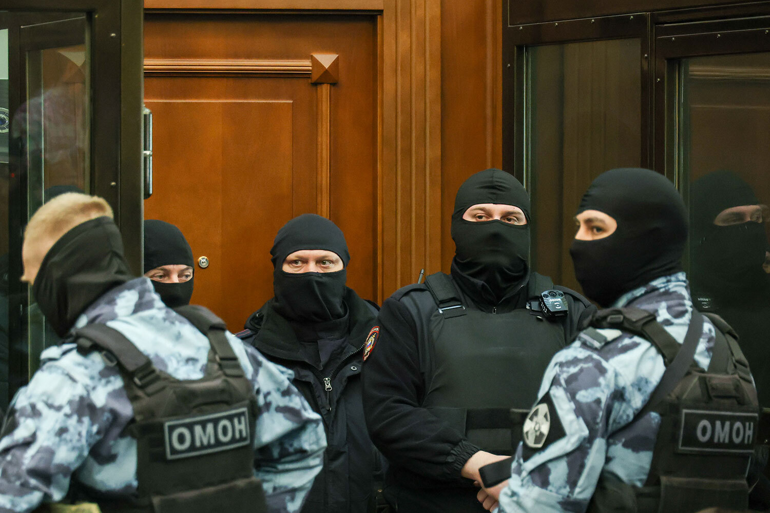 Следствие по делу о теракте в «Крокусе» продолжается: два организатора и четыре участника террористической организации, причастные к преступлению, до сих пор находятся в розыске.