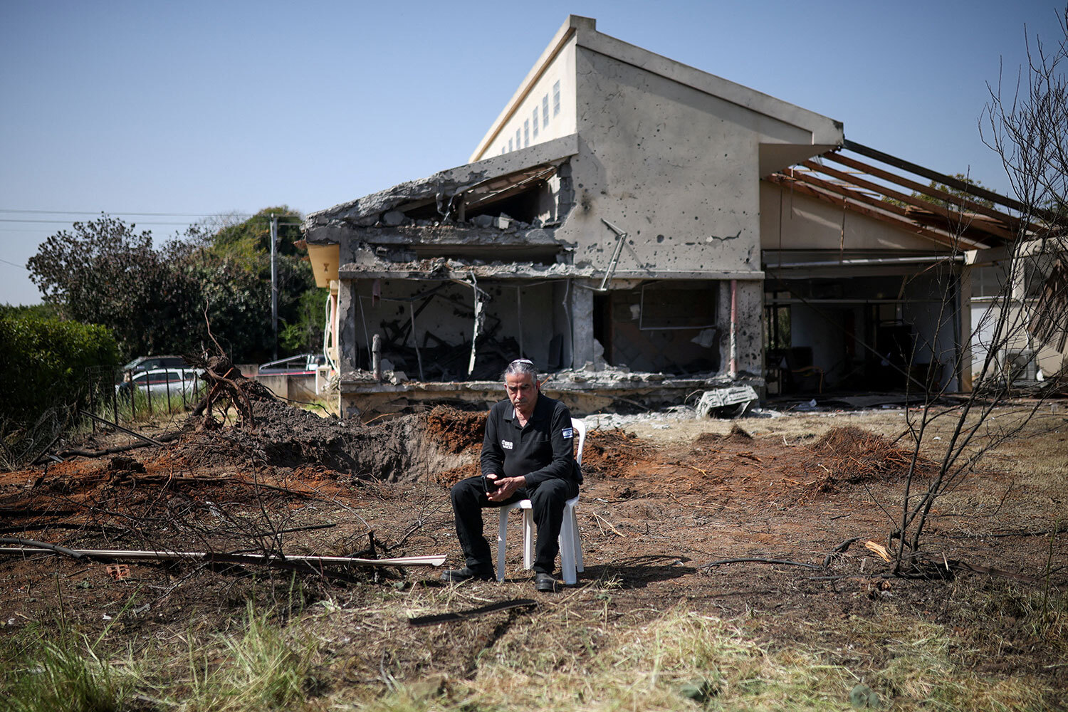 Корпус стражей исламской революции (КСИР) Ирана заявил о «совместной и интегрированной операции» с ливанским движением «Хезболла» и подтвердил свое участии в массированных ударах по Израилю в ночь на 12 марта.На фото: последствия ударов по Израилю.