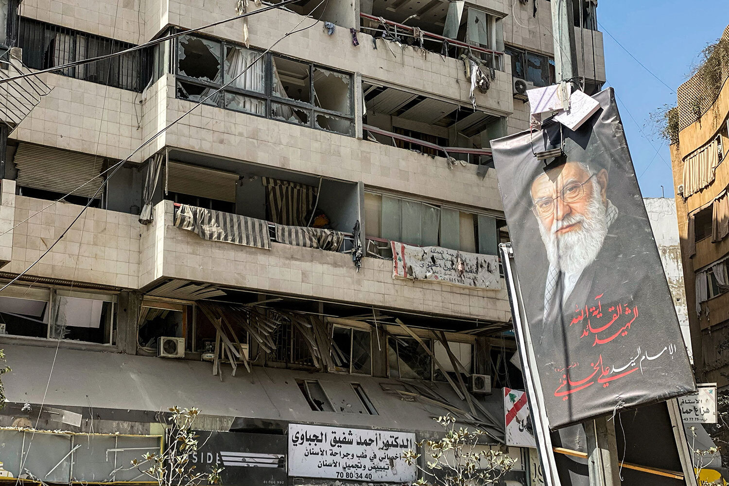 ЦАХАЛ нанесла удары по пригороду Бейрута Дахии из-за «сознательного решения «Хезболлы» атаковать Израиль от имени иранского режима», пишет The New York Times.