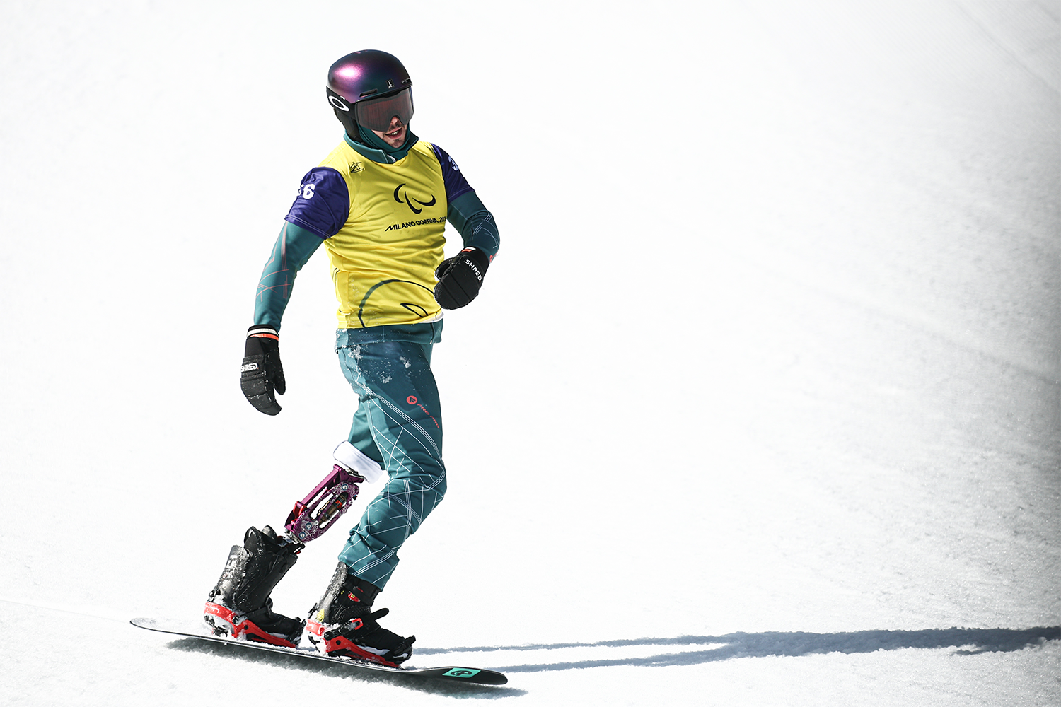 Российский сноубордист Филипп Шеббо не смог выйти в полуфинал сноуборд-кросса и финишировать в банкед-слаломе, но тренеры верят в его перспективы в будущем. «Были технические погрешности, из-за чего вылетал с трассы. Но само качество скольжения было неплохим… По итогам падений ничего страшного, он отделался ушибами», – рассказал СМИ старший тренер сборной России по парасноуборду Евгений Пронашко. Как и Фадеев, Шеббо выступал в классе SB-LL1 (значительные поражения одной ноги). Атлет возглавляет бионическую лабораторию «Анатомикс» и сам изготавливает спортивные протезы для себя и сокомандников.