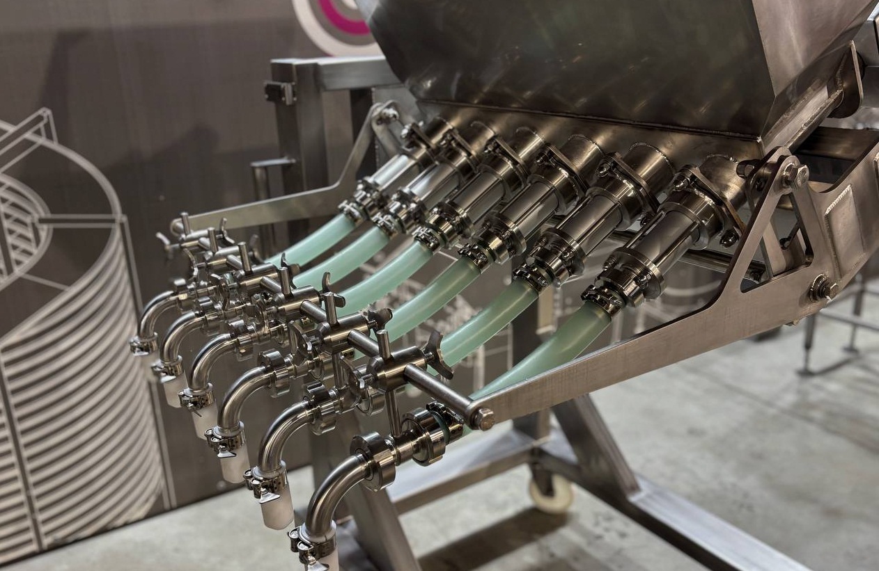 Дозаторы в кондитерской промышленности применяются для точного порционного внесения начинок и масс различной консистенции