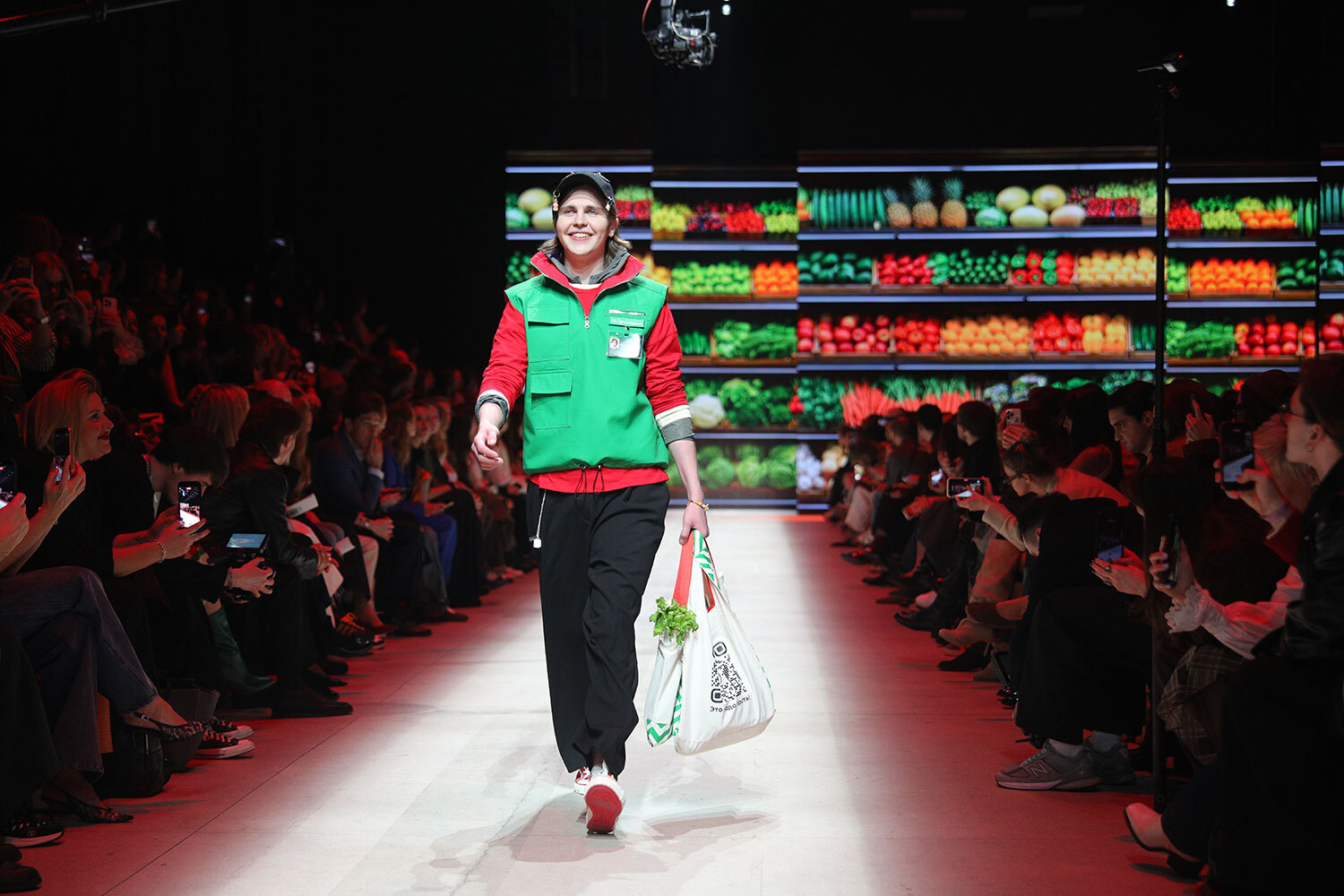 Модная форма для сотрудников супермаркетов.