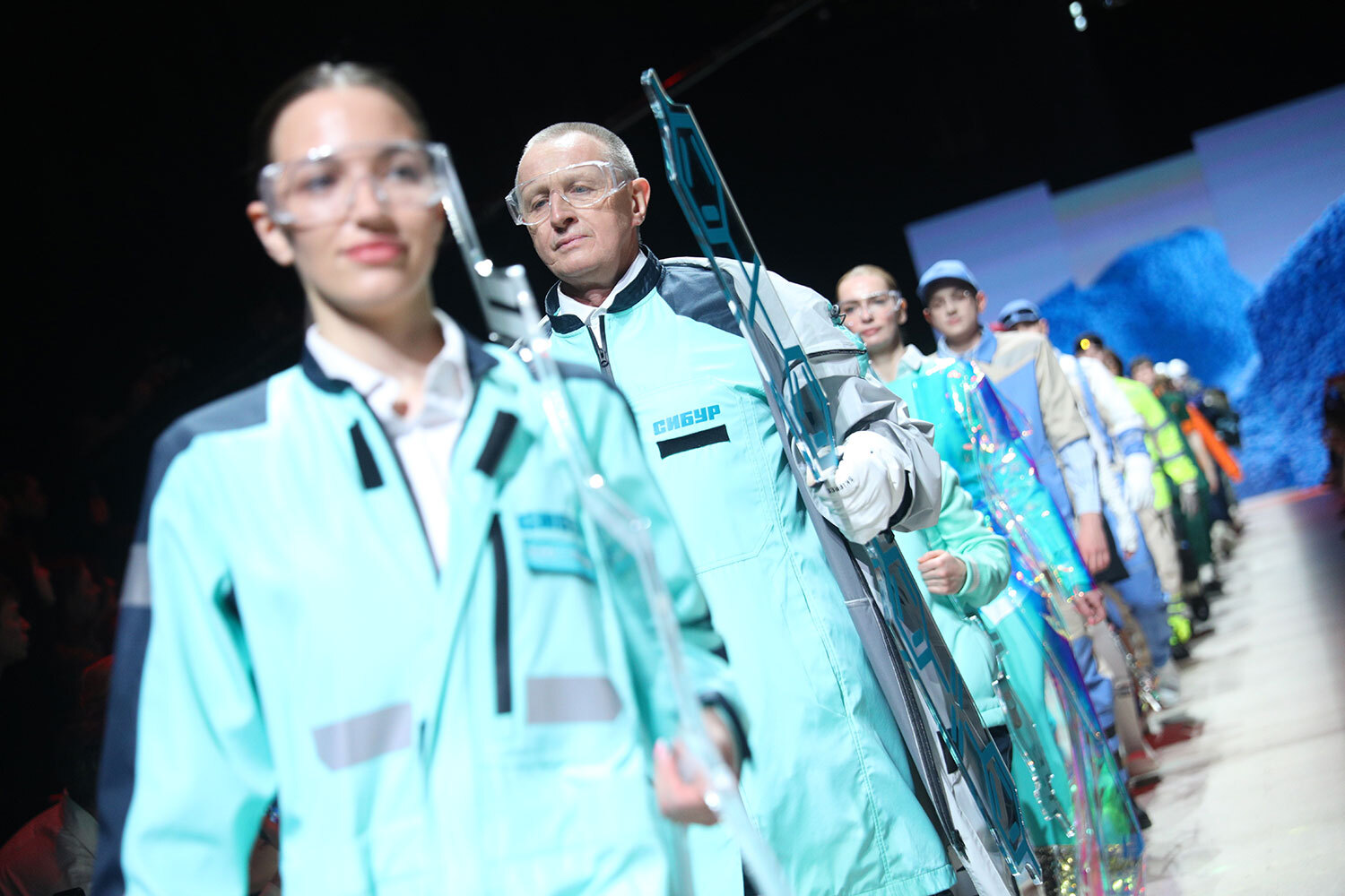 Индустриальный показ в Манеже.