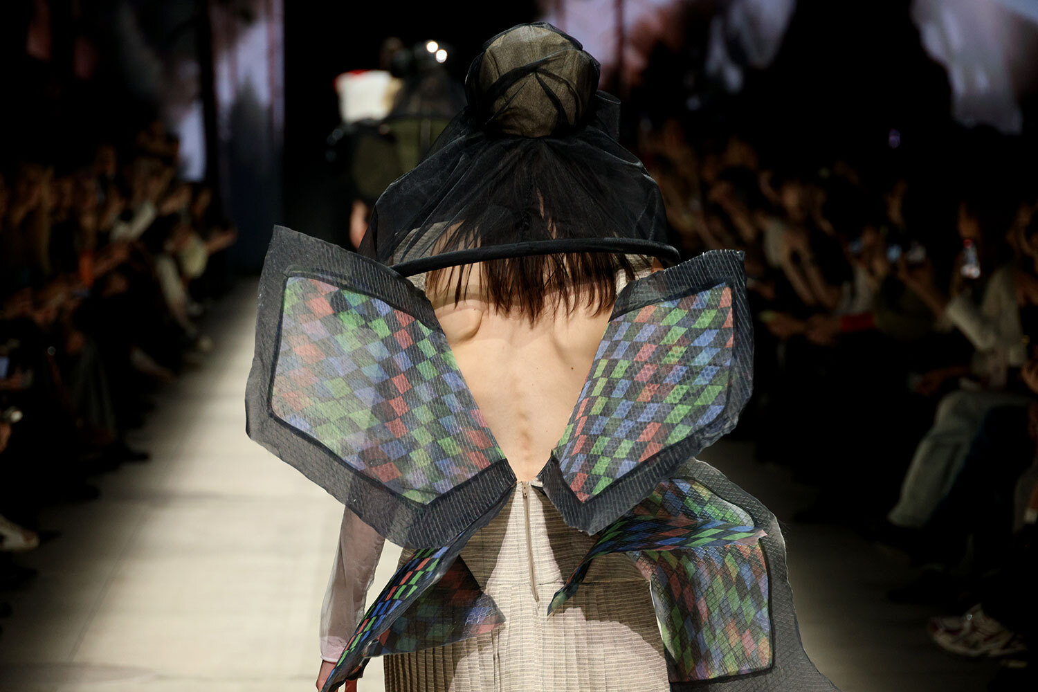 Весной женщинам предложили окрылиться.