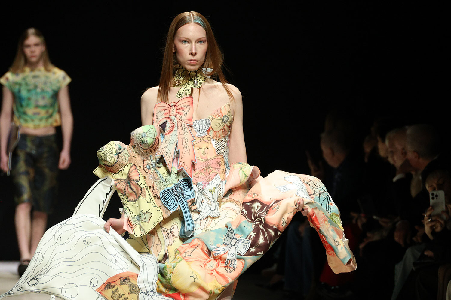 Многие из дизайнеров предложили россиянкам корсеты.