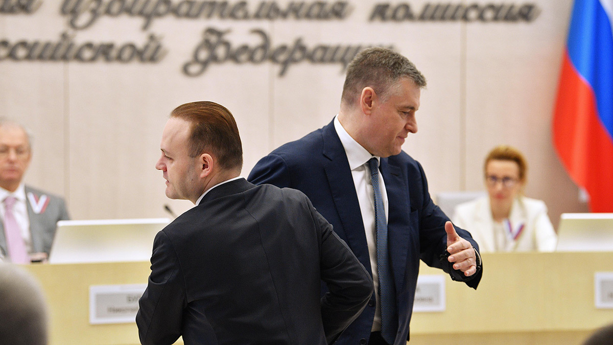 Две парламентские силы пытаются выглядеть прогрессивнее друг друга в глазах избирателей