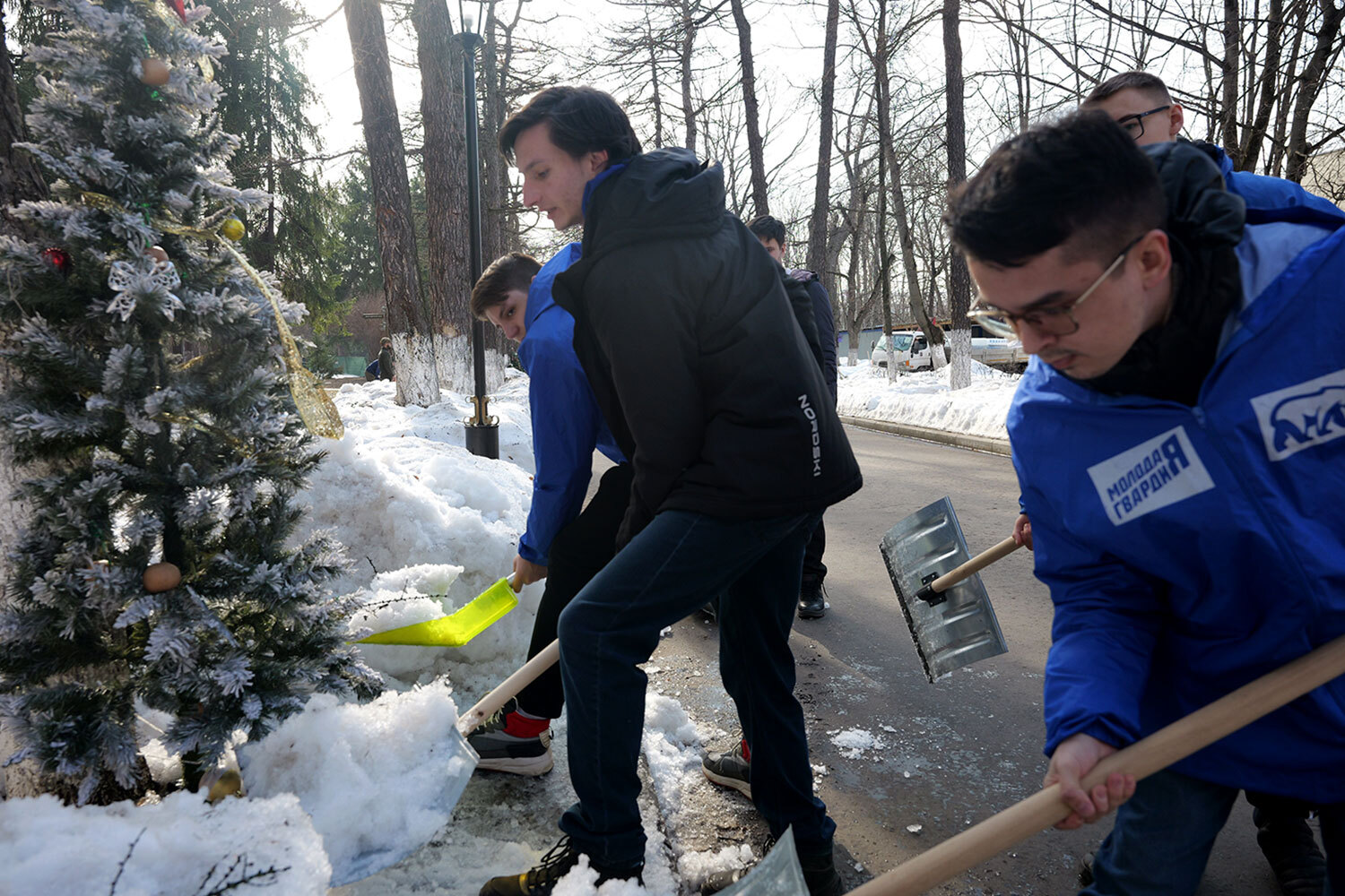 В Главном военном клиническом госпитале им. Бурденко в Москве активисты «Единой России» провели патриотическую акцию «Крымская весна».